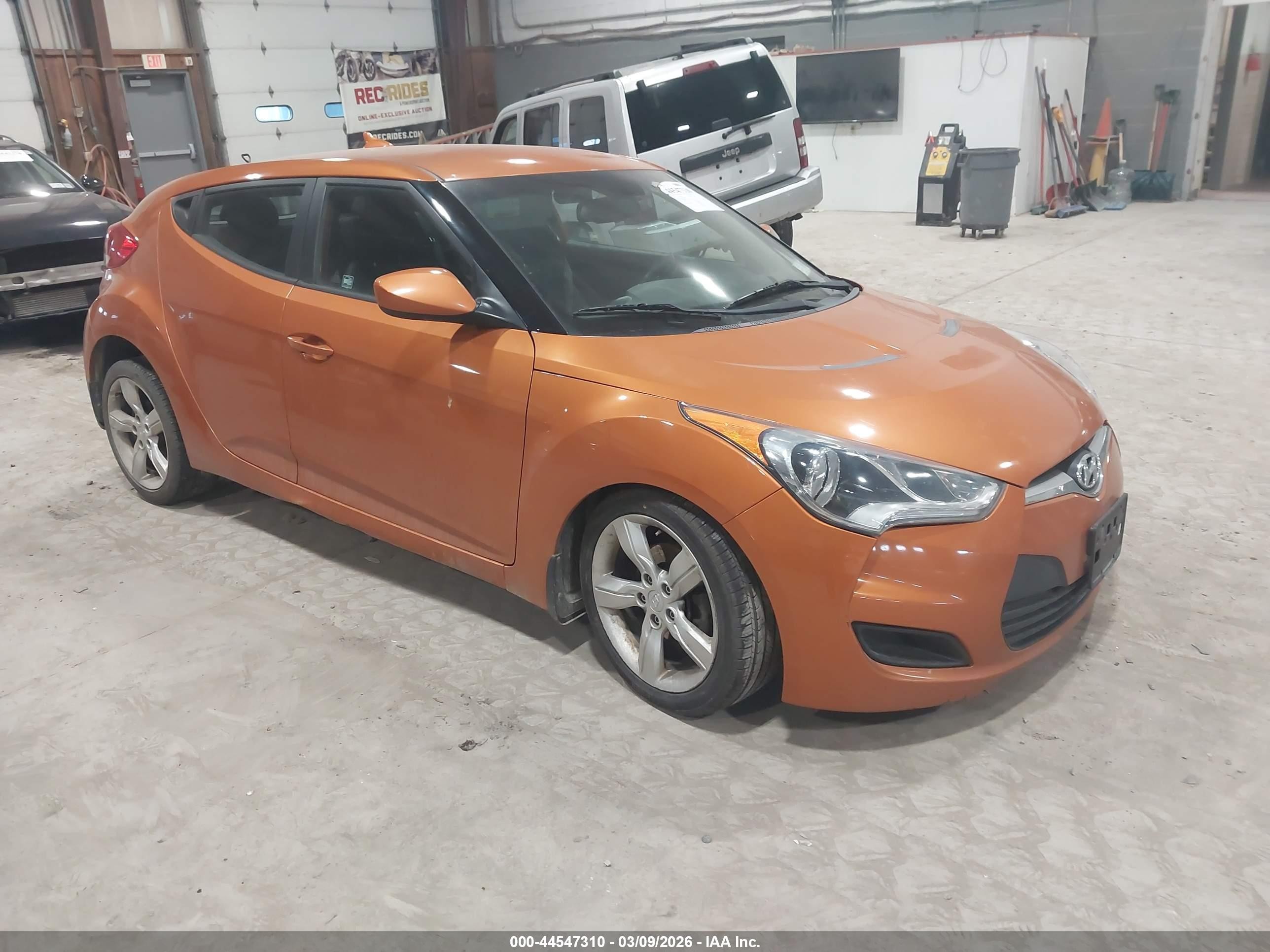 2013 Hyundai Veloster Base W/black Orange vin: KMHTC6AD9DU151065