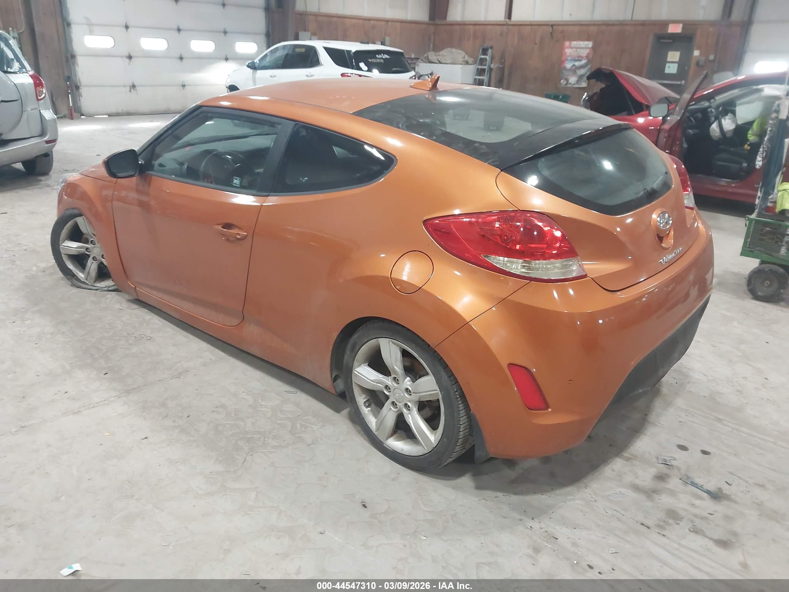 2013 Hyundai Veloster Base W/black Orange vin: KMHTC6AD9DU151065