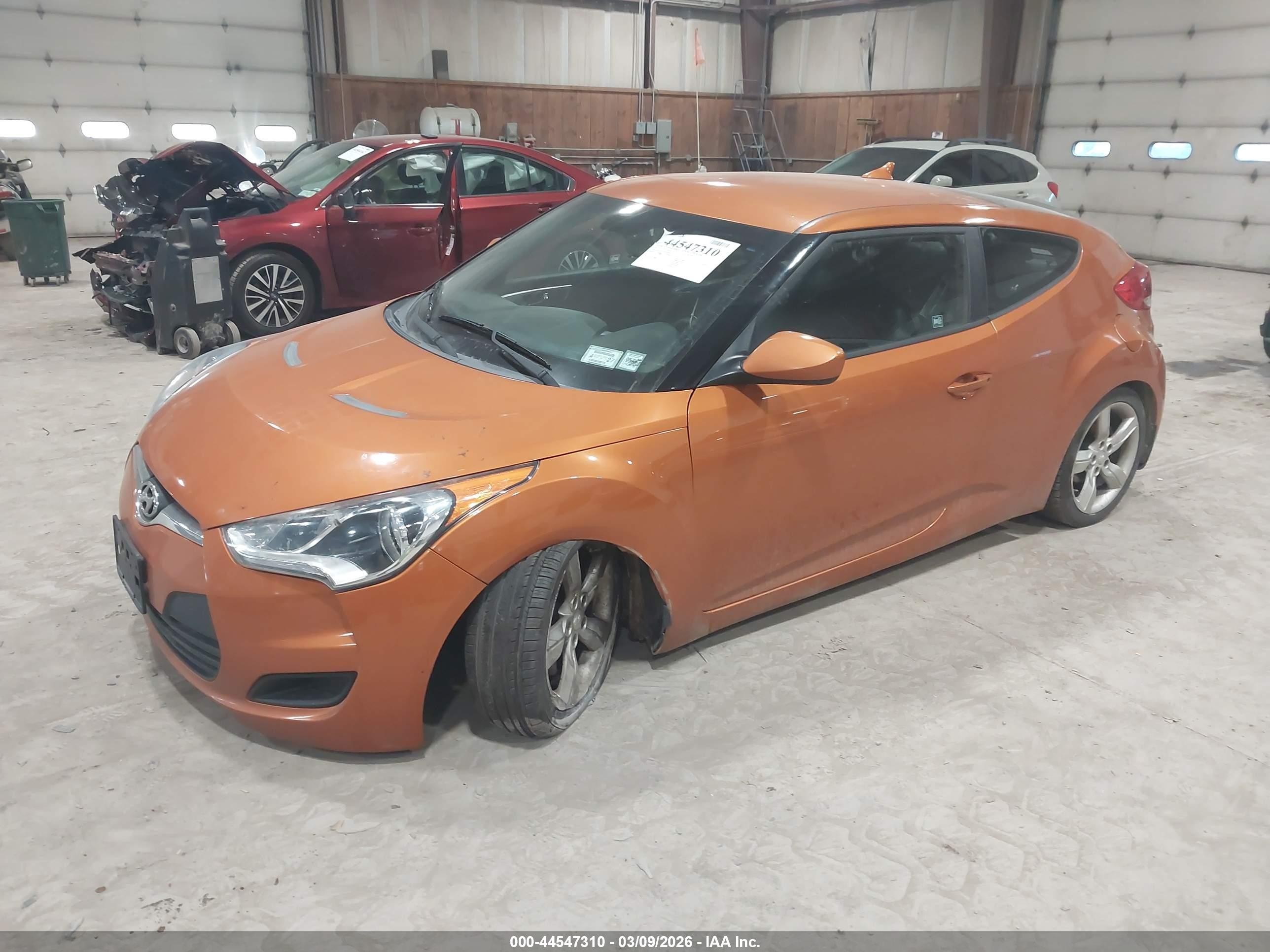2013 Hyundai Veloster Base W/black Orange vin: KMHTC6AD9DU151065