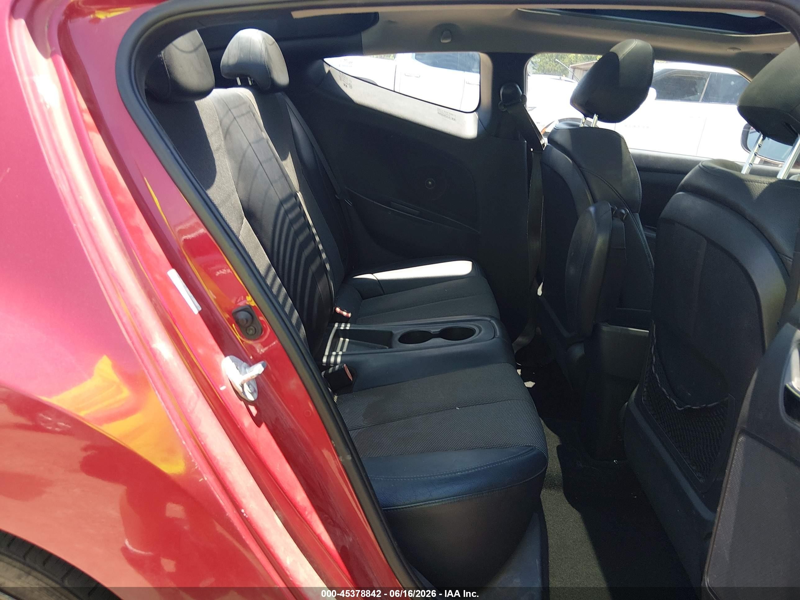 2013 Hyundai Veloster Base W/black Red vin: KMHTC6AD9DU158310