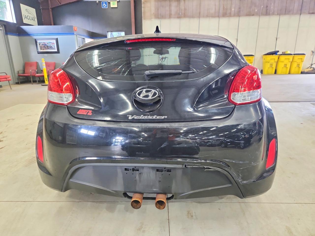 2013 Hyundai Veloster Base Black vin: KMHTC6AD9DU162339
