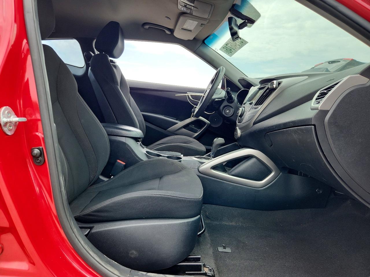 2013 Hyundai Veloster Base Red vin: KMHTC6AD9DU165886
