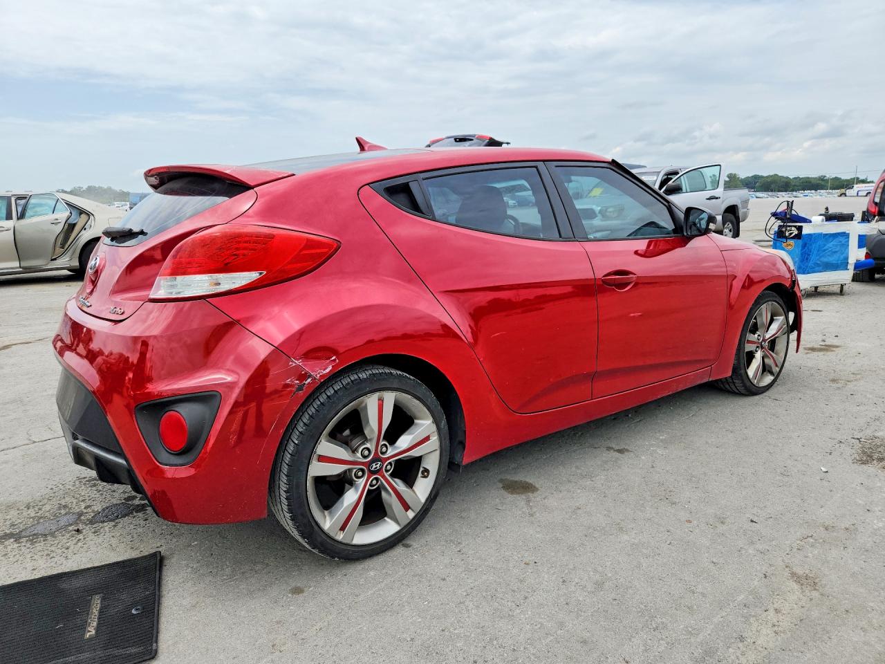 2013 Hyundai Veloster Base Red vin: KMHTC6AD9DU165886