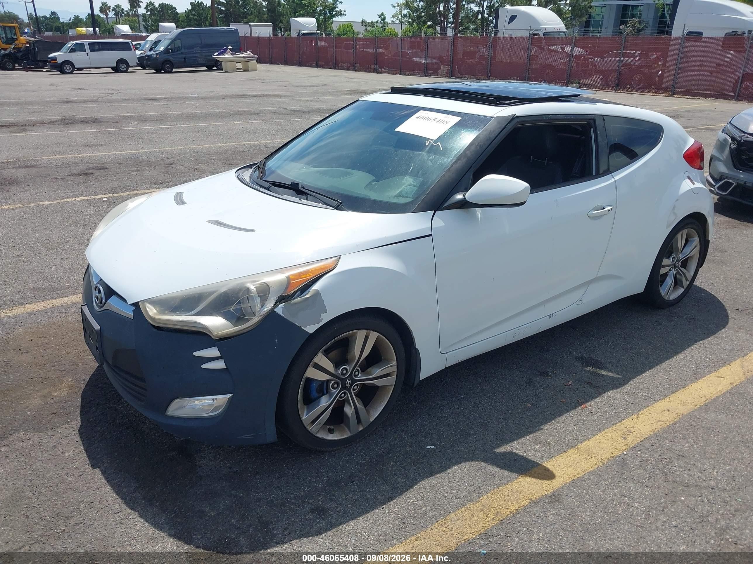 2013 Hyundai Veloster Base W/black White vin: KMHTC6AD9DU172207