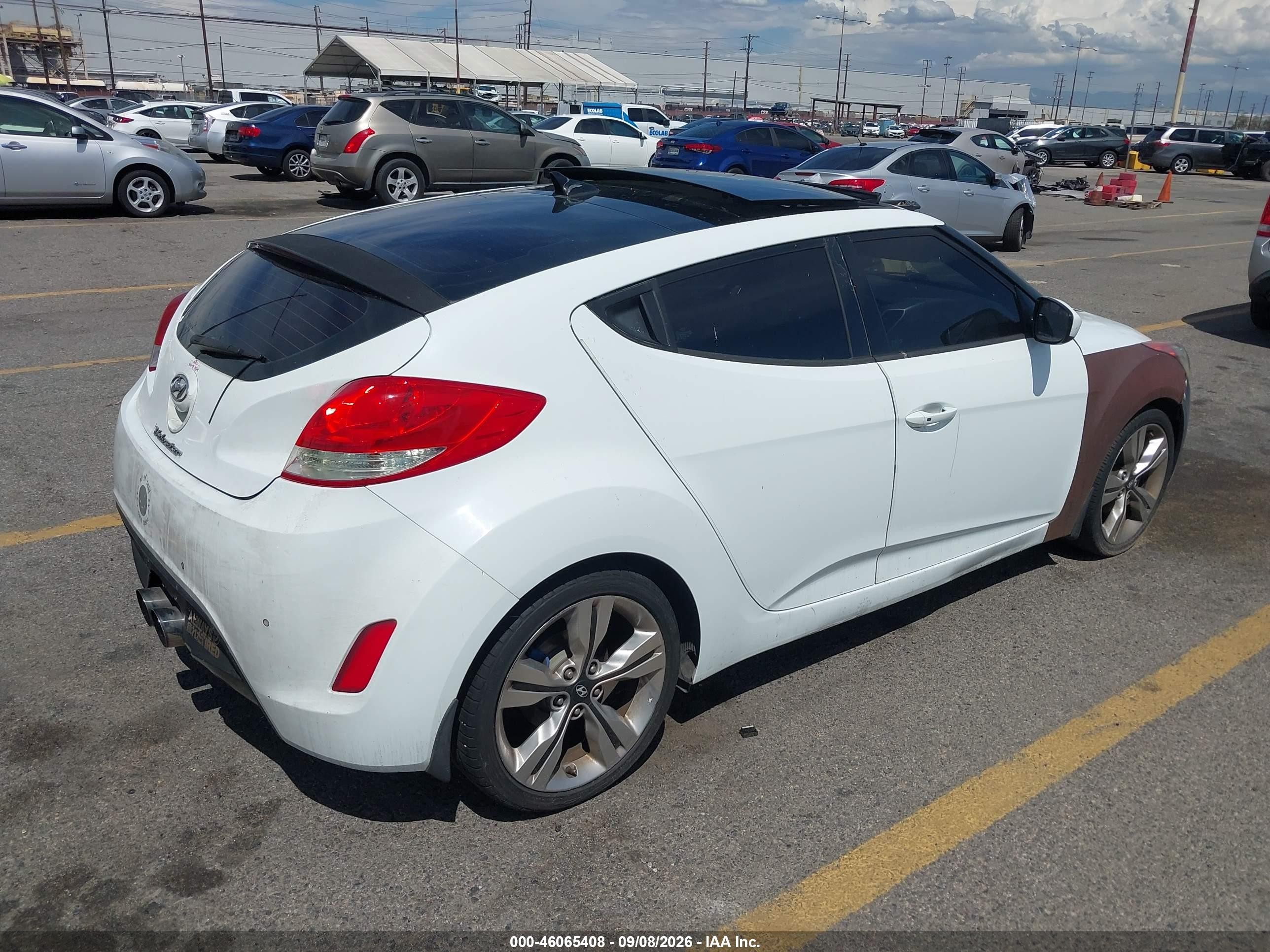 2013 Hyundai Veloster Base W/black White vin: KMHTC6AD9DU172207