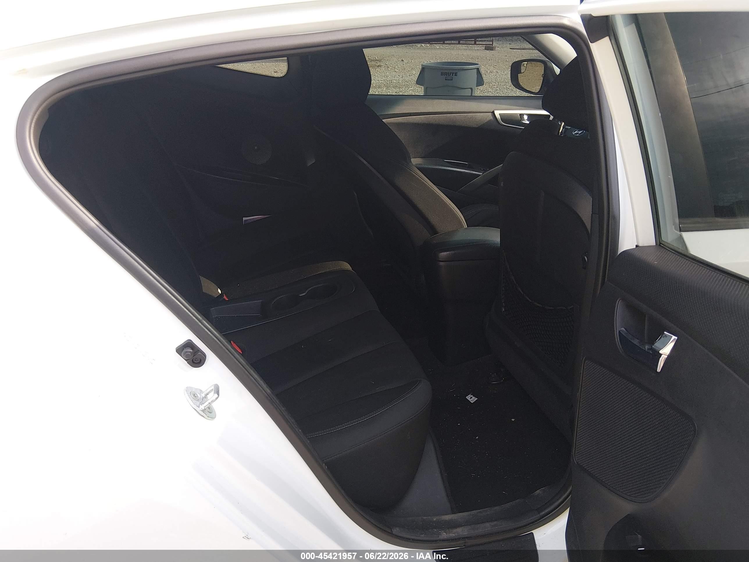 2014 Hyundai Veloster Base W/black White vin: KMHTC6AD9EU182849