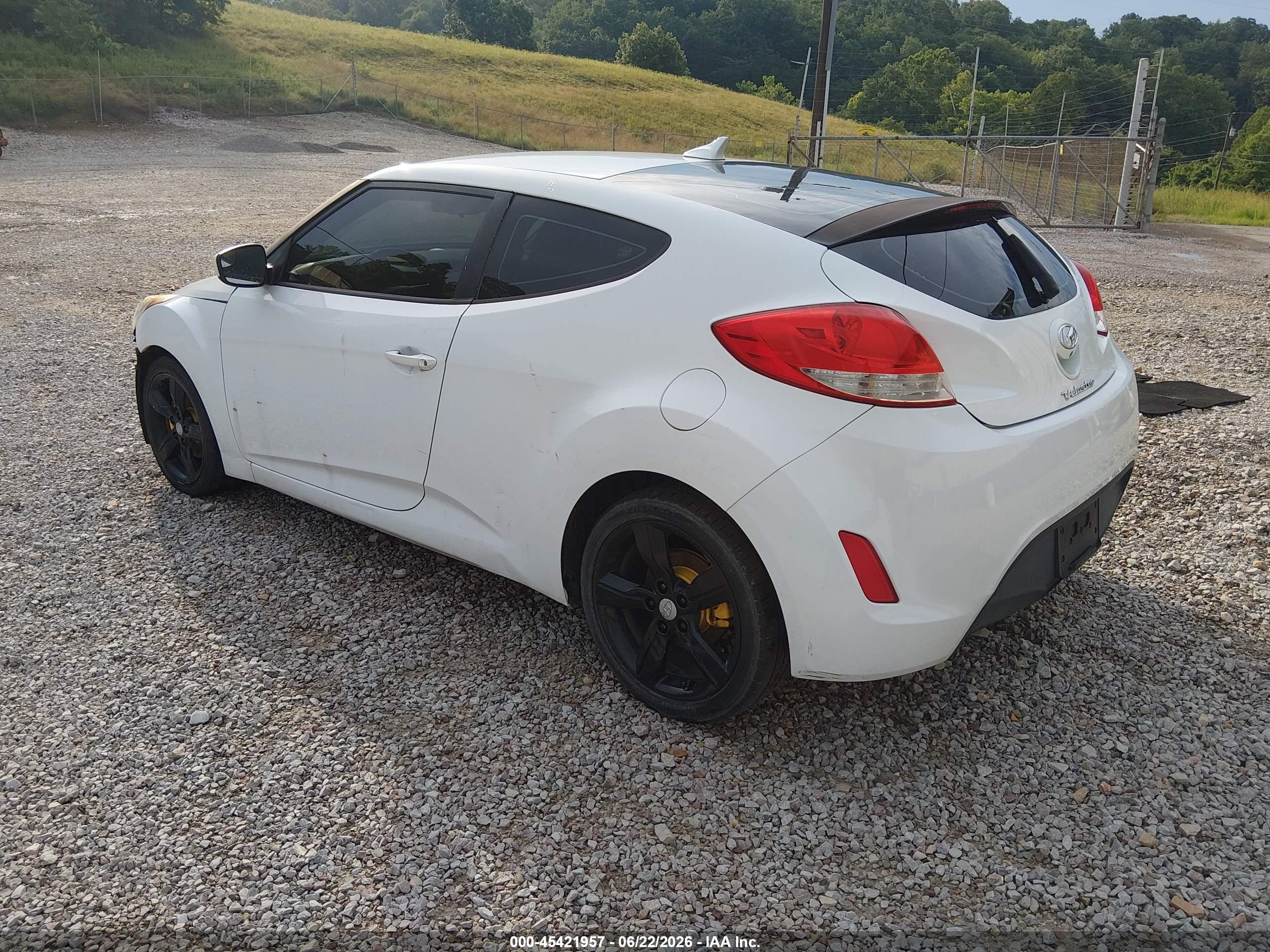 2014 Hyundai Veloster Base W/black White vin: KMHTC6AD9EU182849