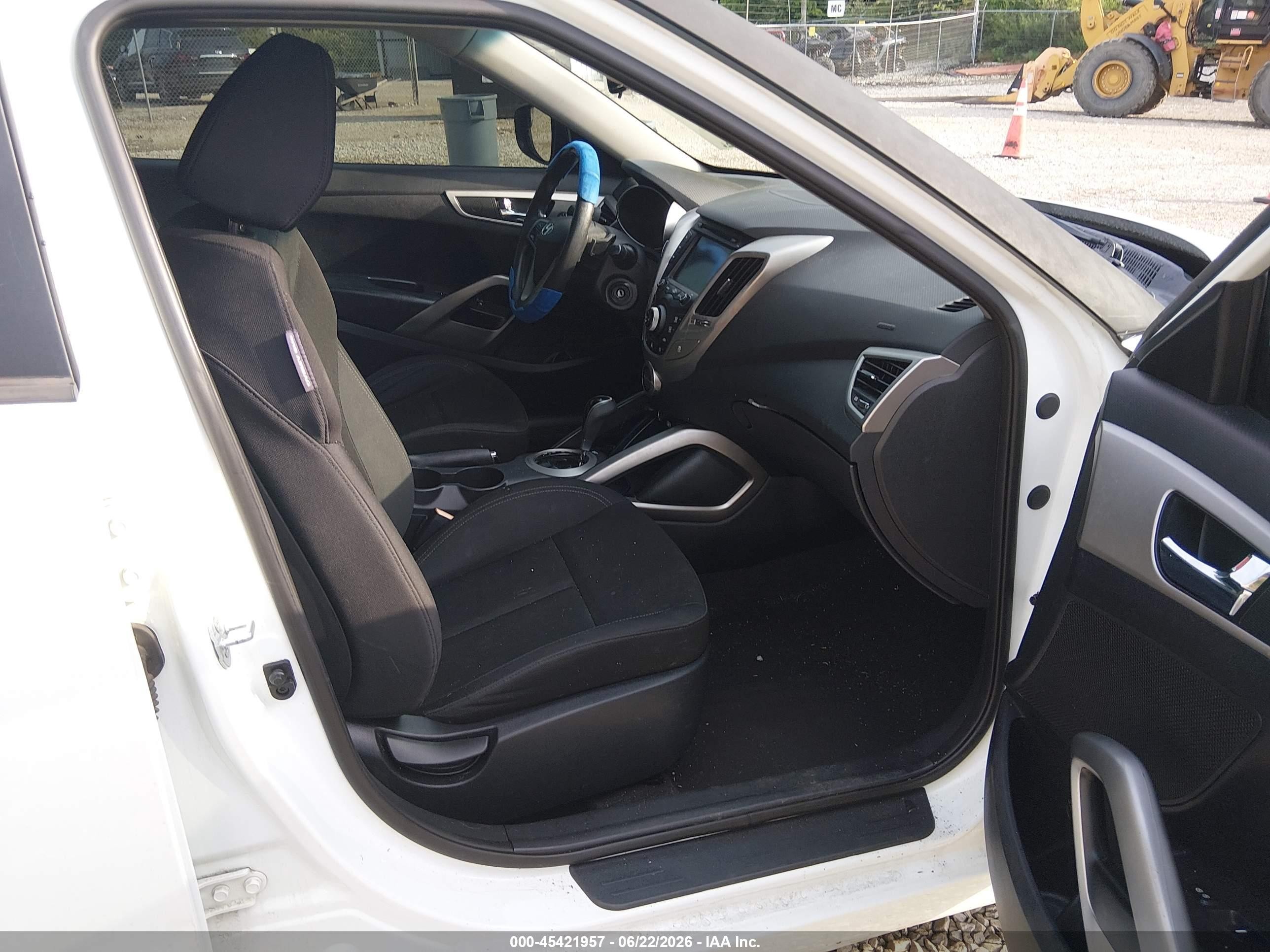 2014 Hyundai Veloster Base W/black White vin: KMHTC6AD9EU182849