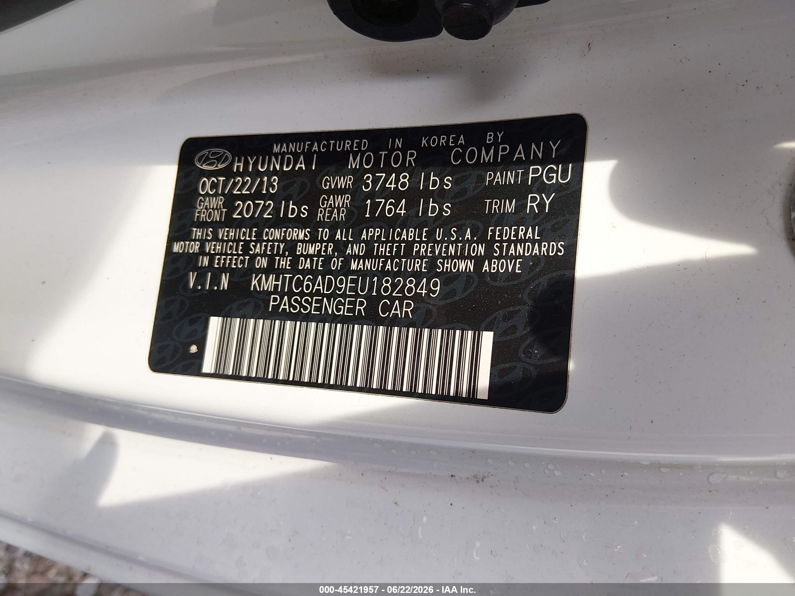 2014 Hyundai Veloster Base W/black White vin: KMHTC6AD9EU182849