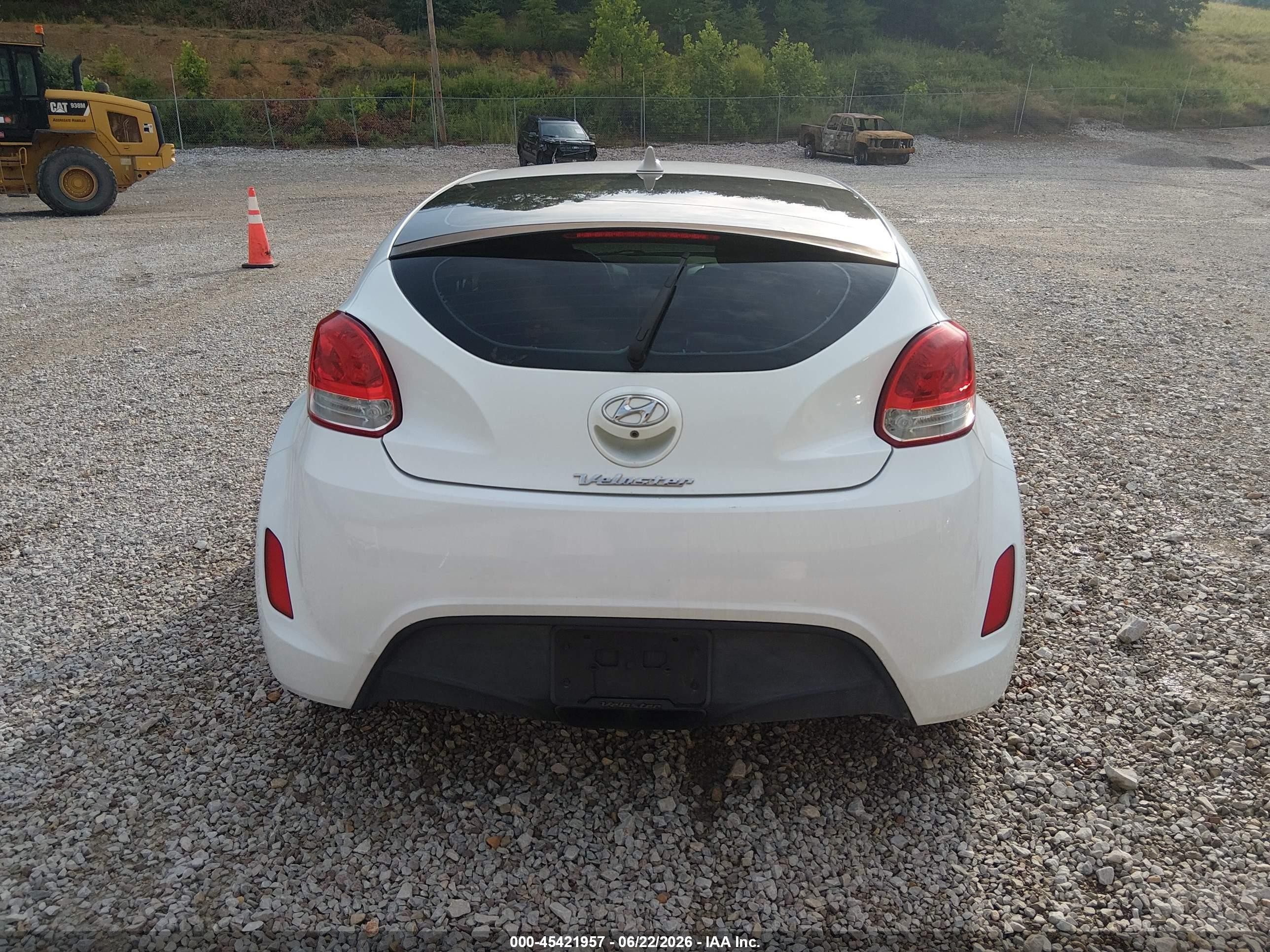 2014 Hyundai Veloster Base W/black White vin: KMHTC6AD9EU182849