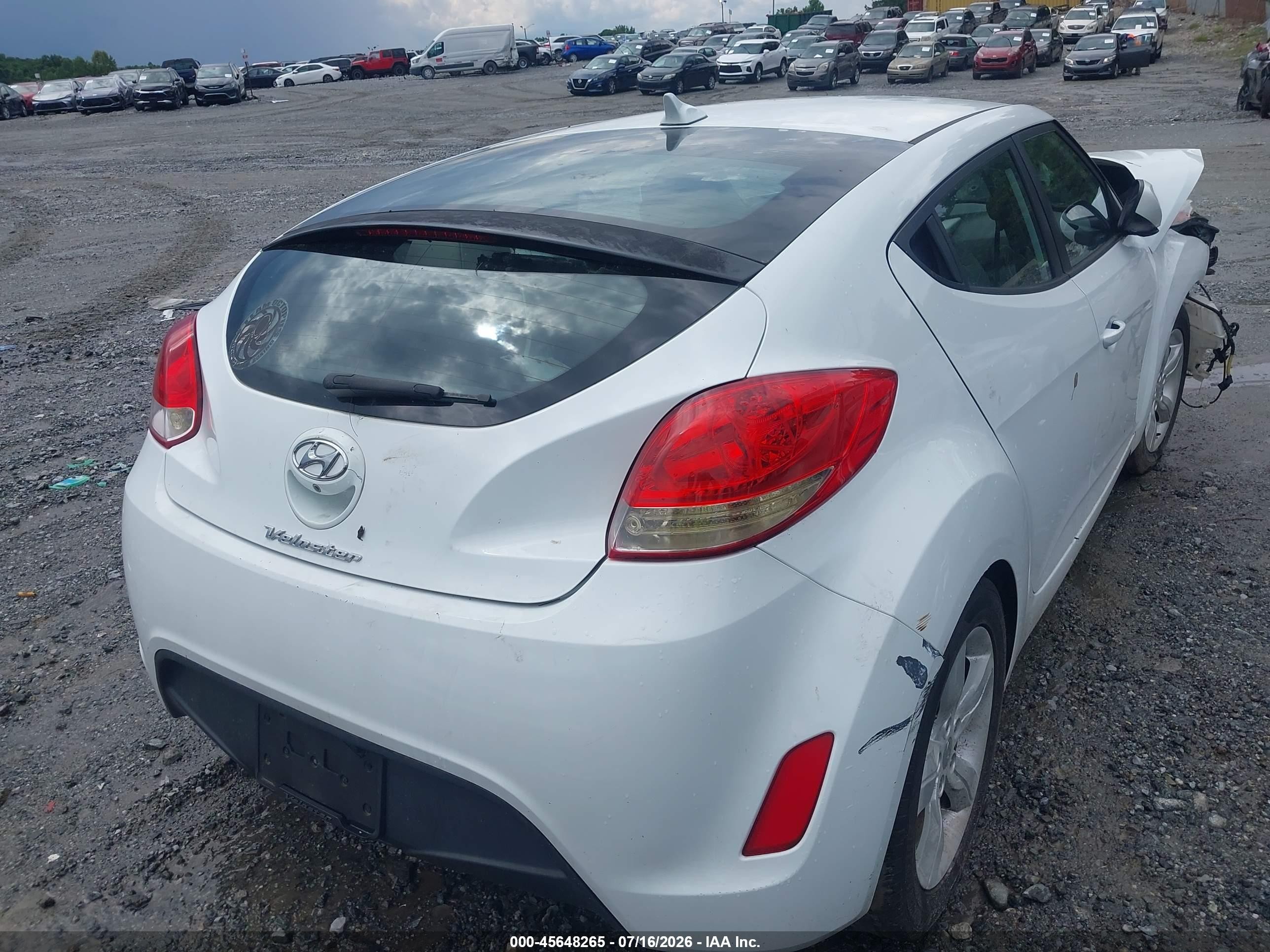 2014 Hyundai Veloster Base W/gray White vin: KMHTC6AD9EU185542