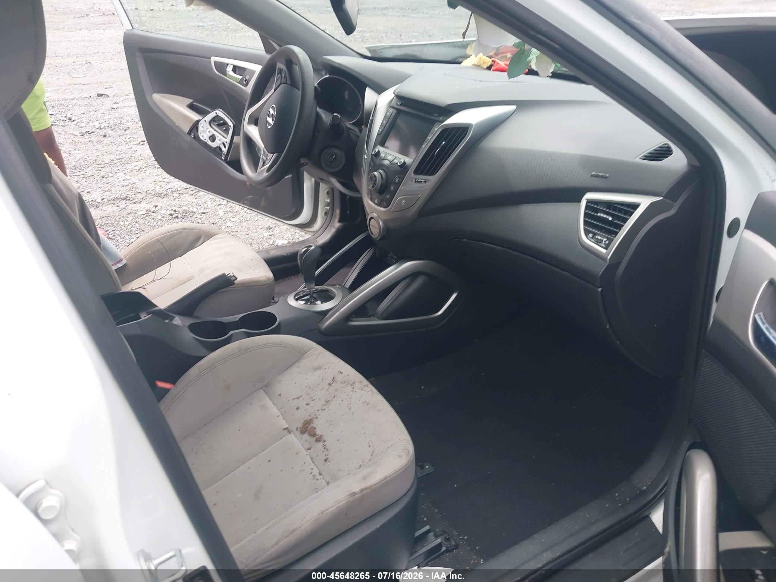 2014 Hyundai Veloster Base W/gray White vin: KMHTC6AD9EU185542