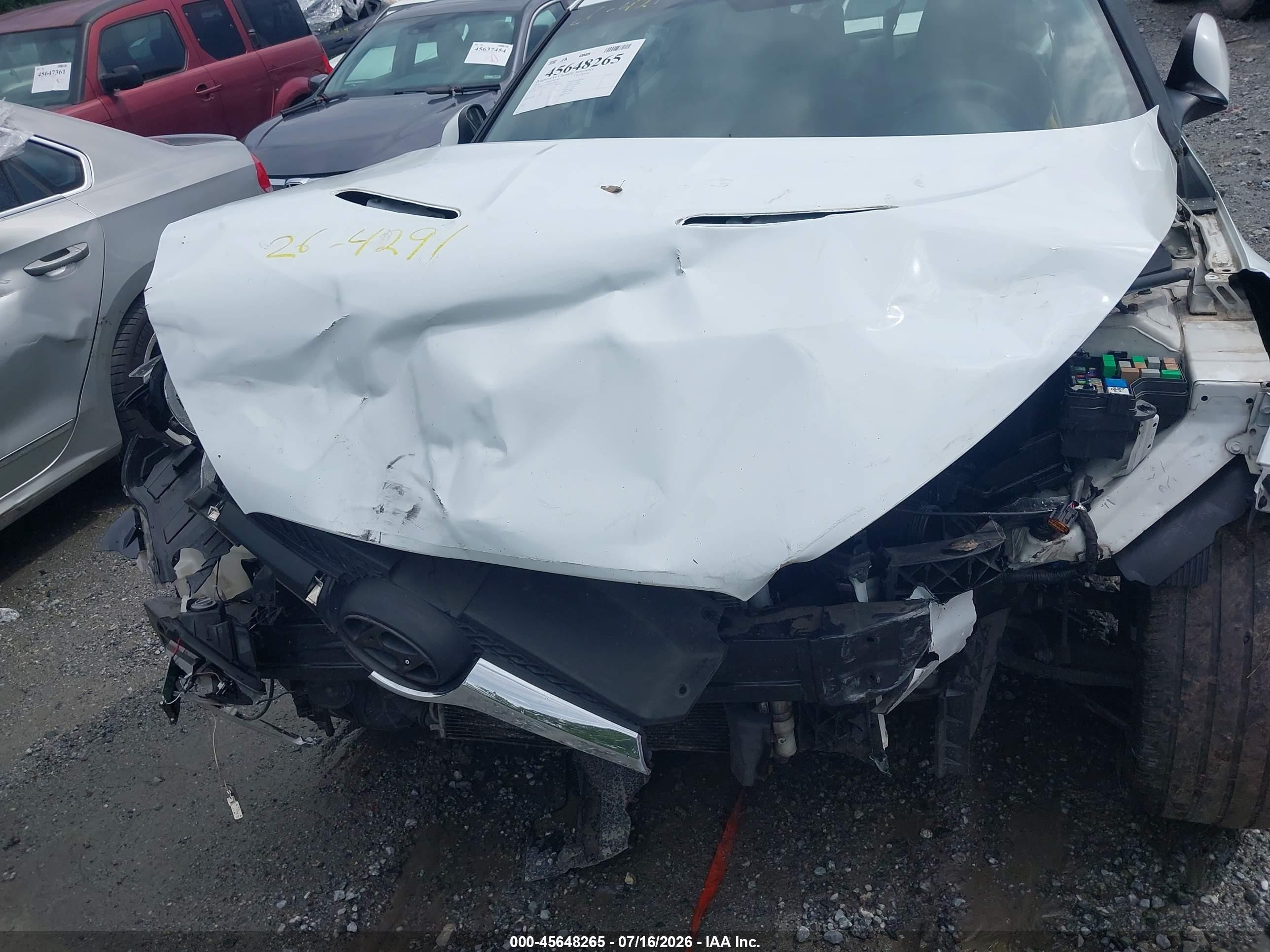 2014 Hyundai Veloster Base W/gray White vin: KMHTC6AD9EU185542