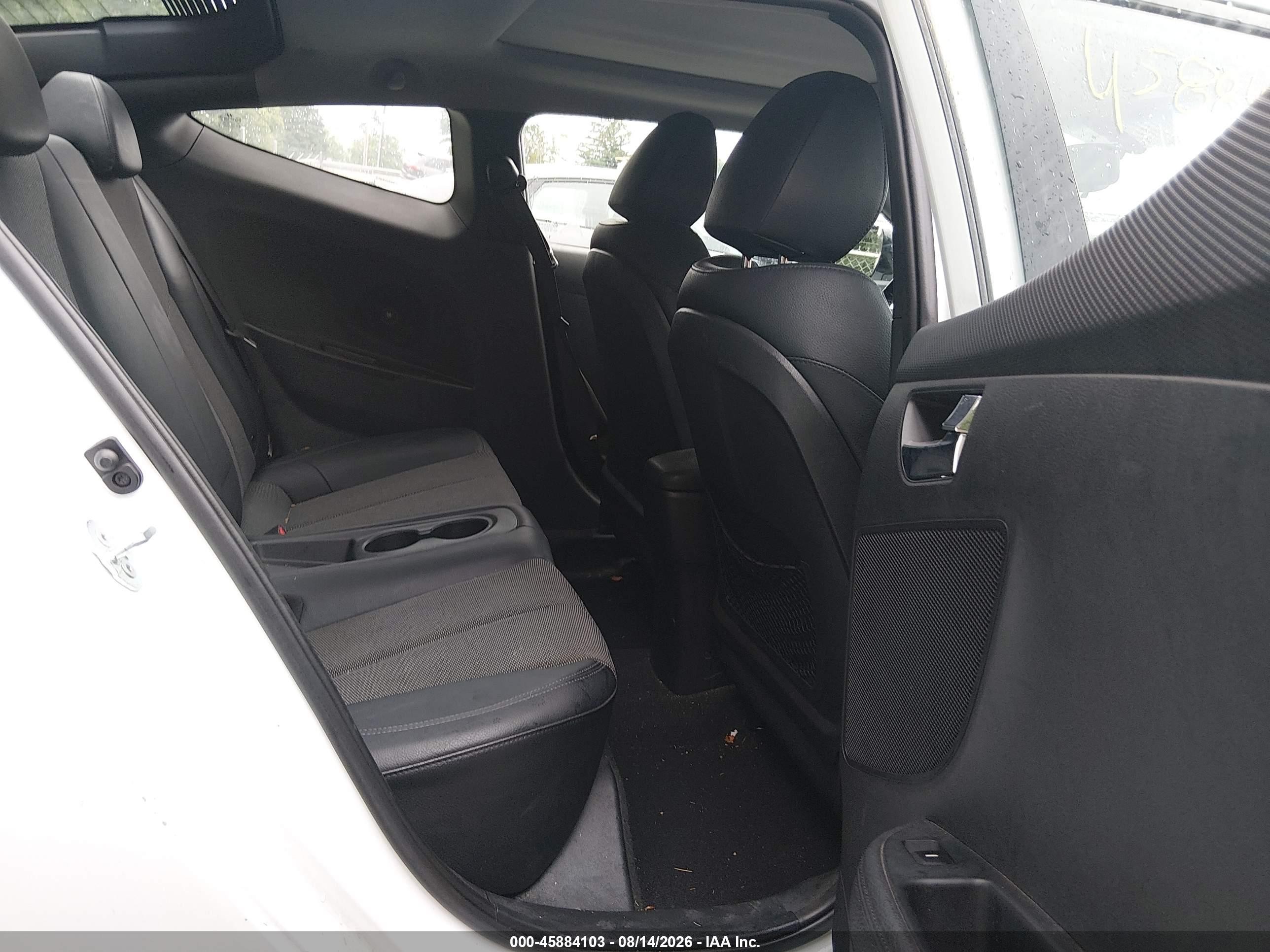 2014 Hyundai Veloster   White vin: KMHTC6AD9EU199280