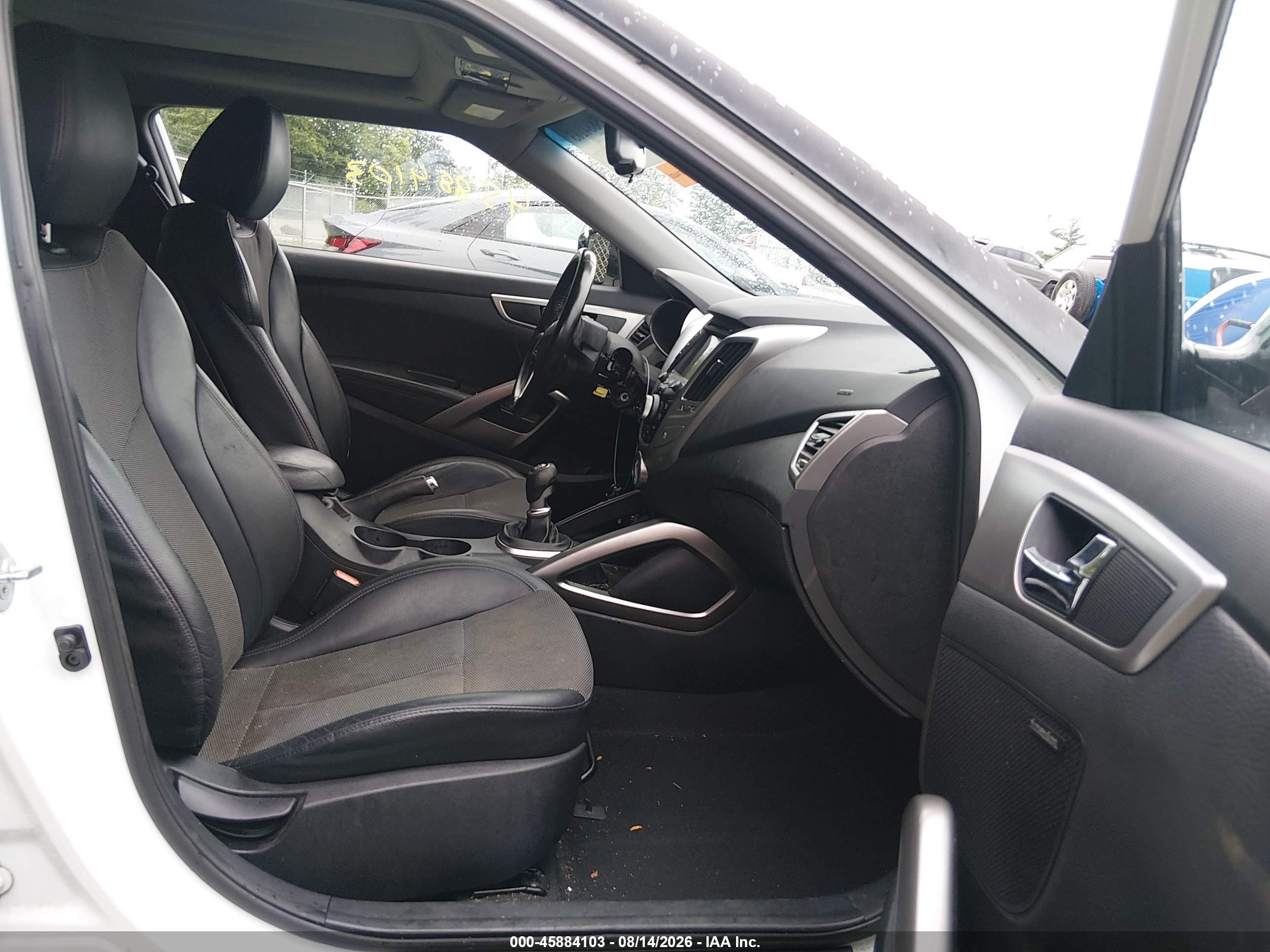 2014 Hyundai Veloster   White vin: KMHTC6AD9EU199280