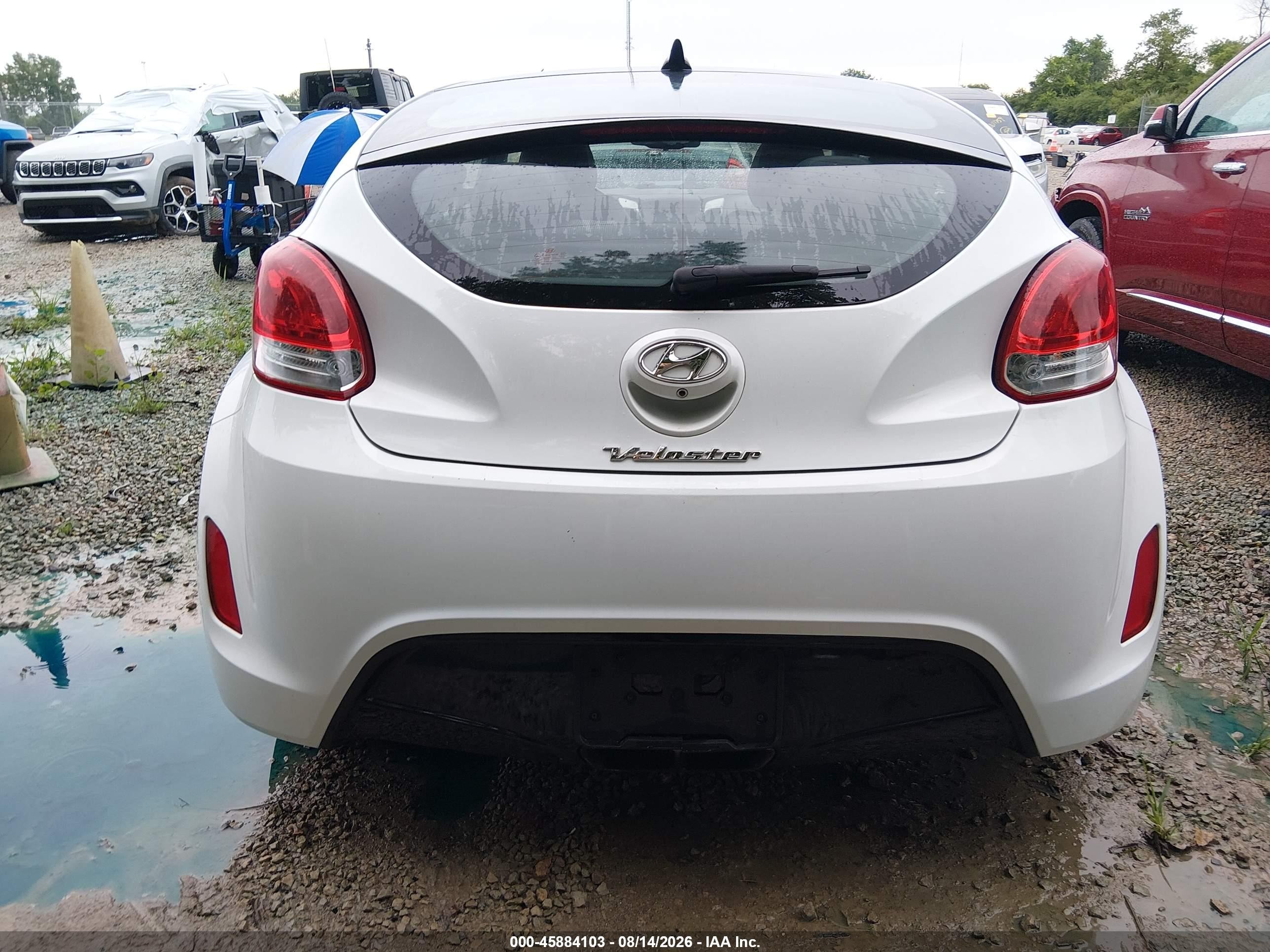 2014 Hyundai Veloster   White vin: KMHTC6AD9EU199280