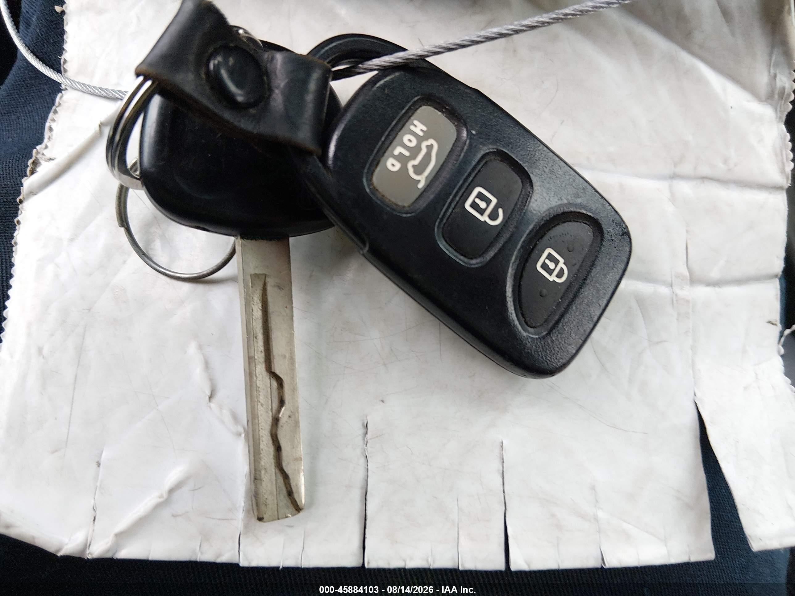 2014 Hyundai Veloster   White vin: KMHTC6AD9EU199280