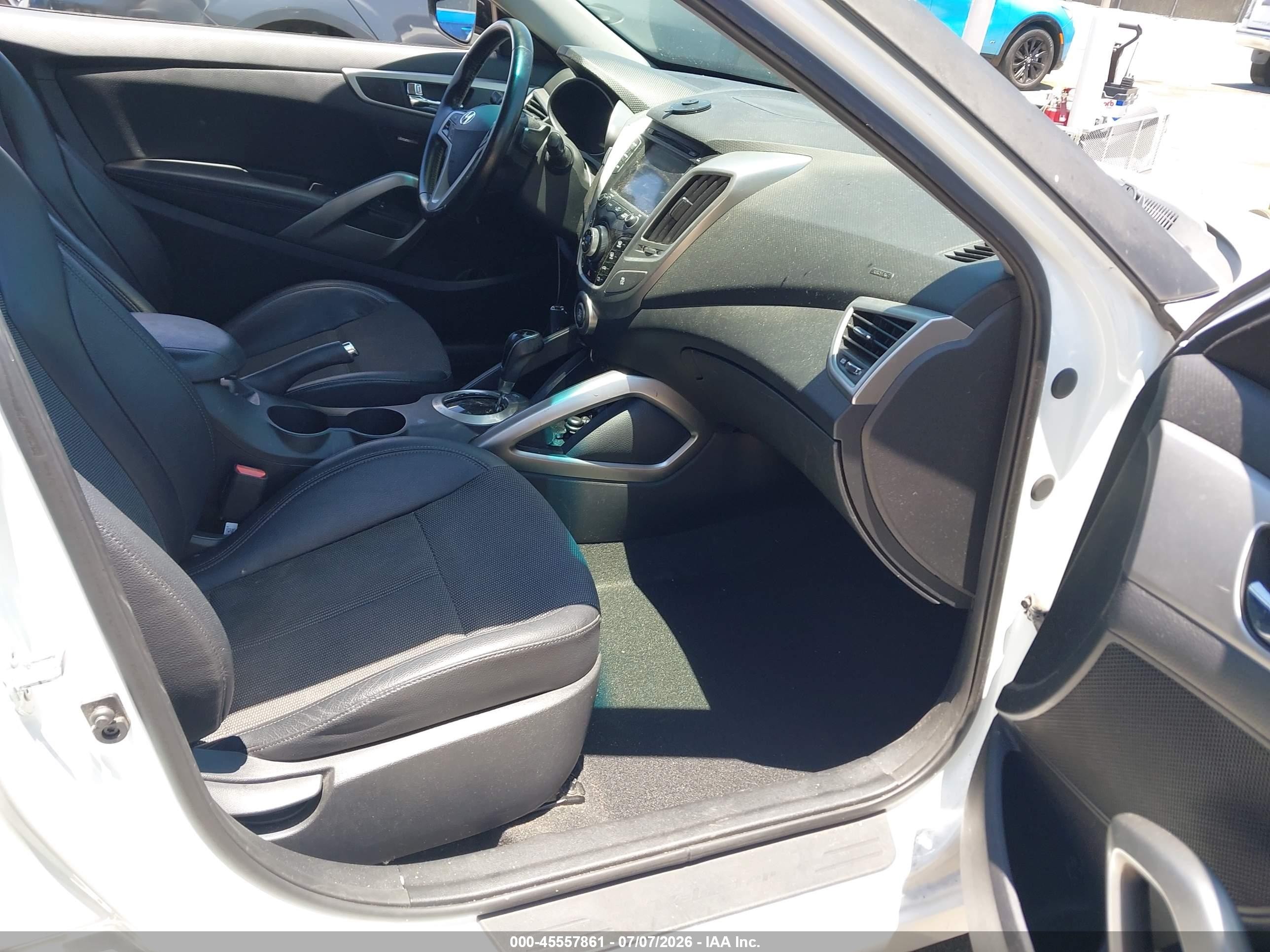 2014 Hyundai Veloster Base W/black White vin: KMHTC6AD9EU208950