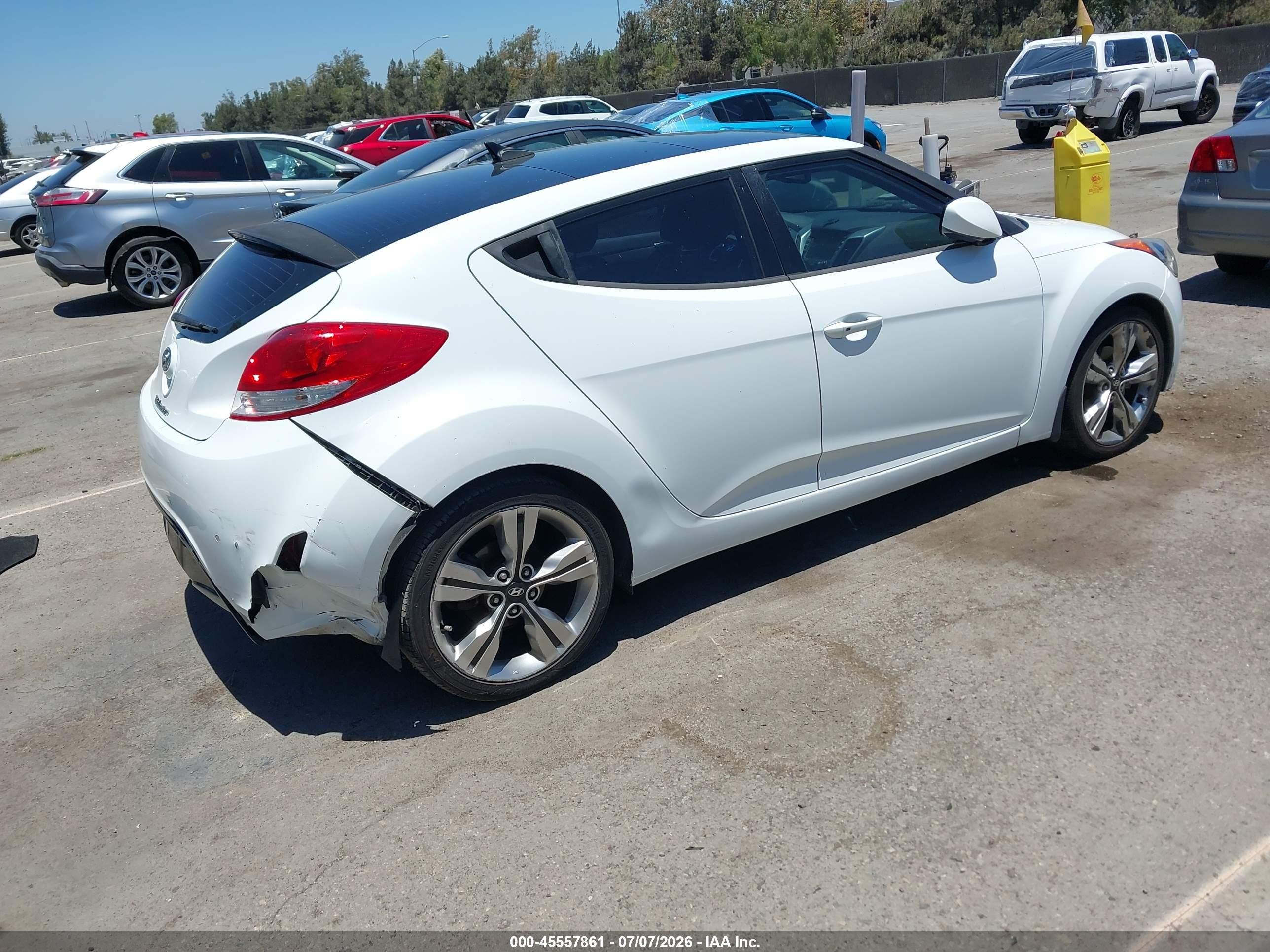 2014 Hyundai Veloster Base W/black White vin: KMHTC6AD9EU208950