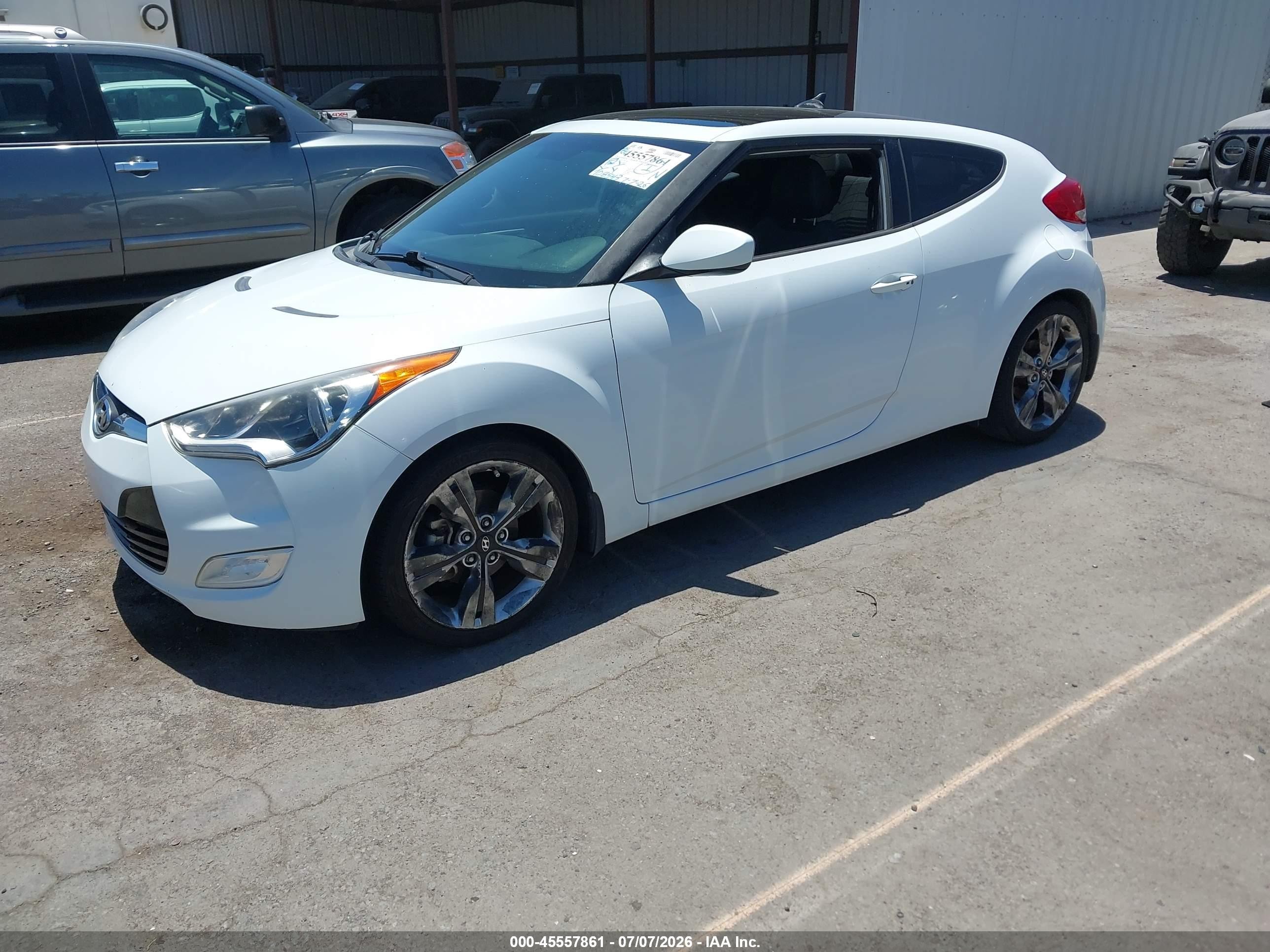2014 Hyundai Veloster Base W/black White vin: KMHTC6AD9EU208950