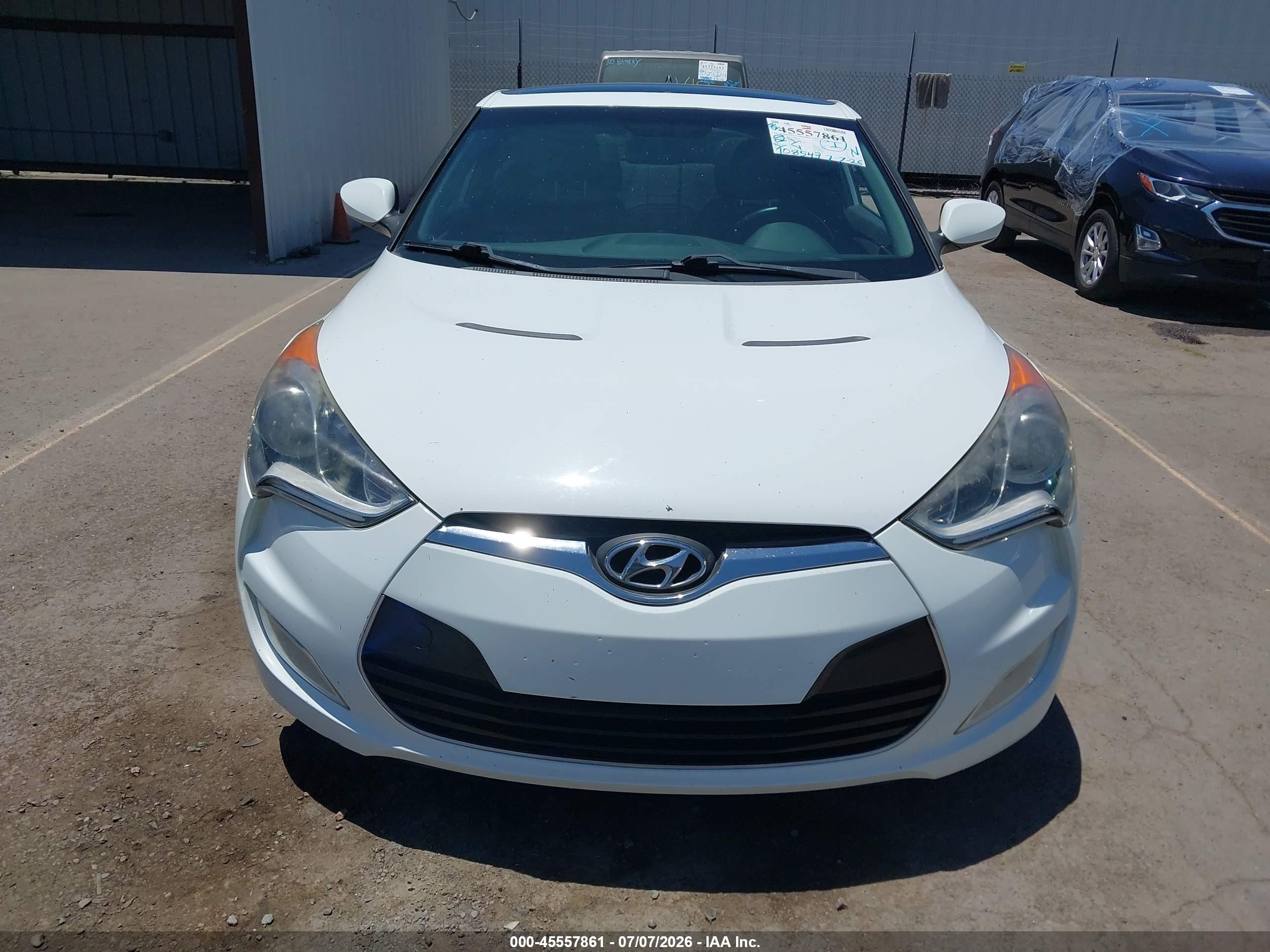 2014 Hyundai Veloster Base W/black White vin: KMHTC6AD9EU208950
