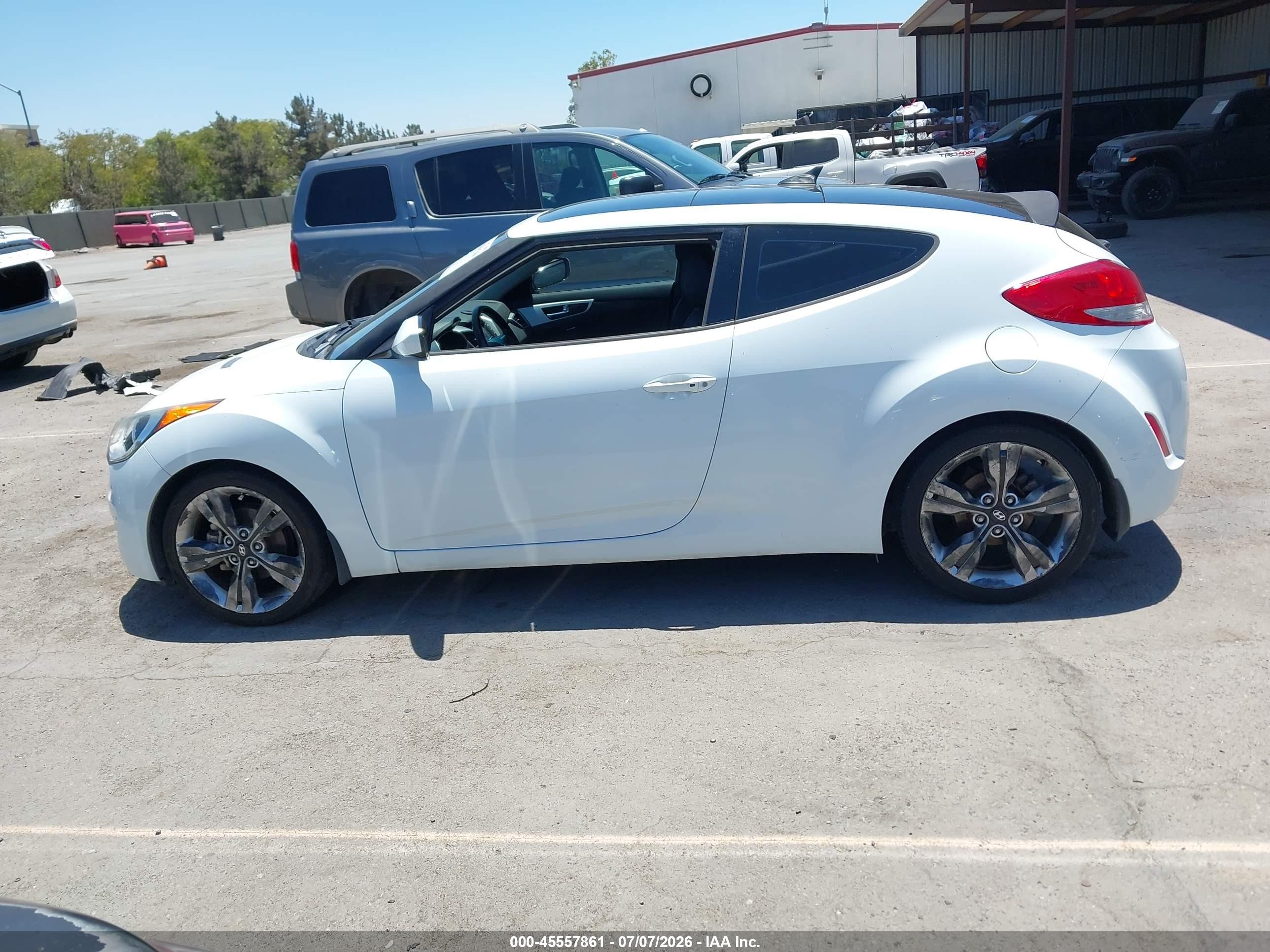 2014 Hyundai Veloster Base W/black White vin: KMHTC6AD9EU208950
