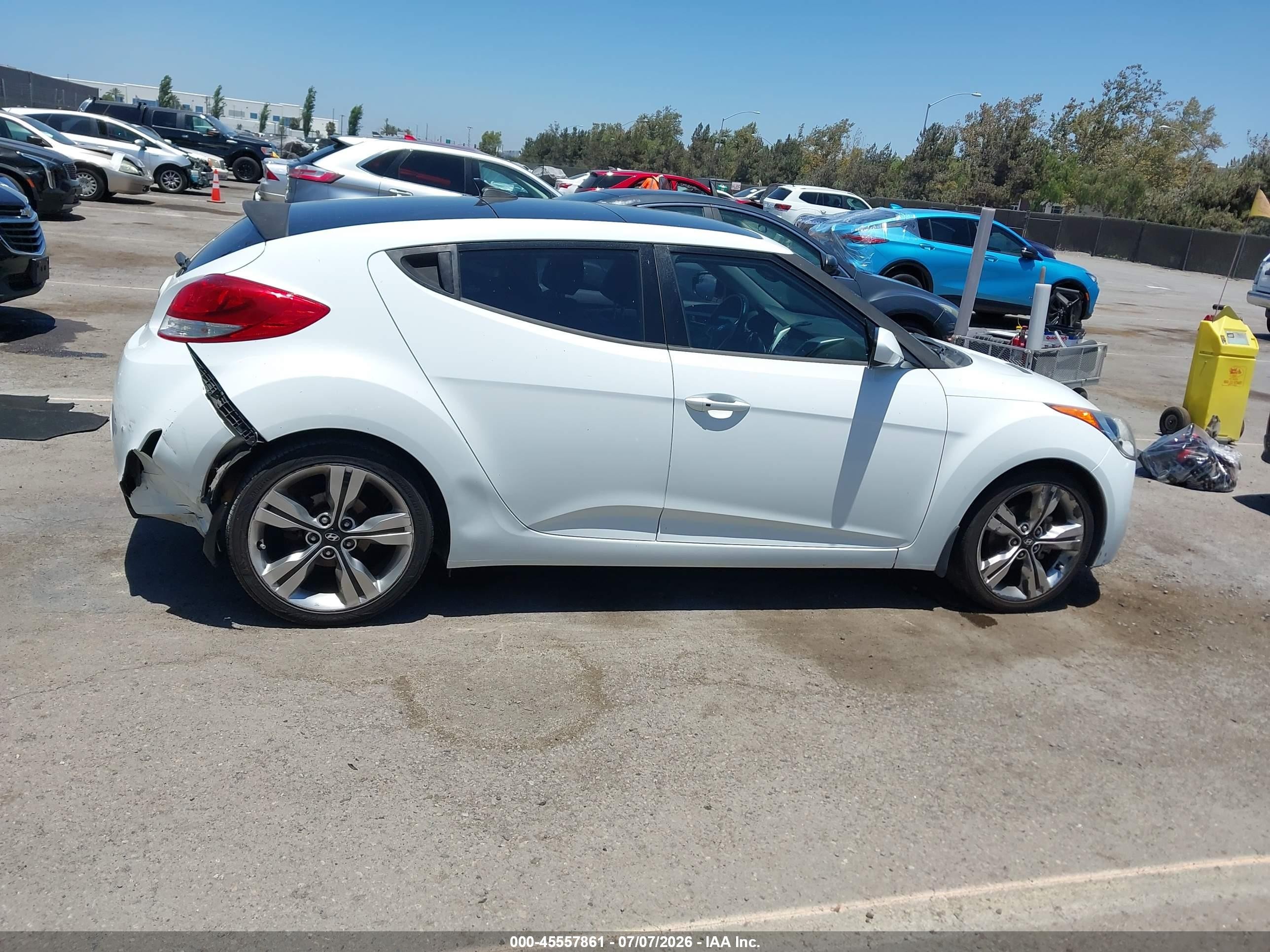 2014 Hyundai Veloster Base W/black White vin: KMHTC6AD9EU208950