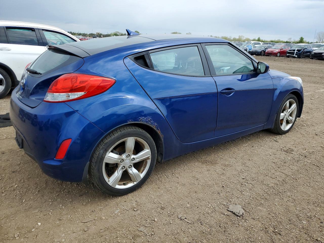 2015 Hyundai Veloster Base Blue vin: KMHTC6AD9FU241531