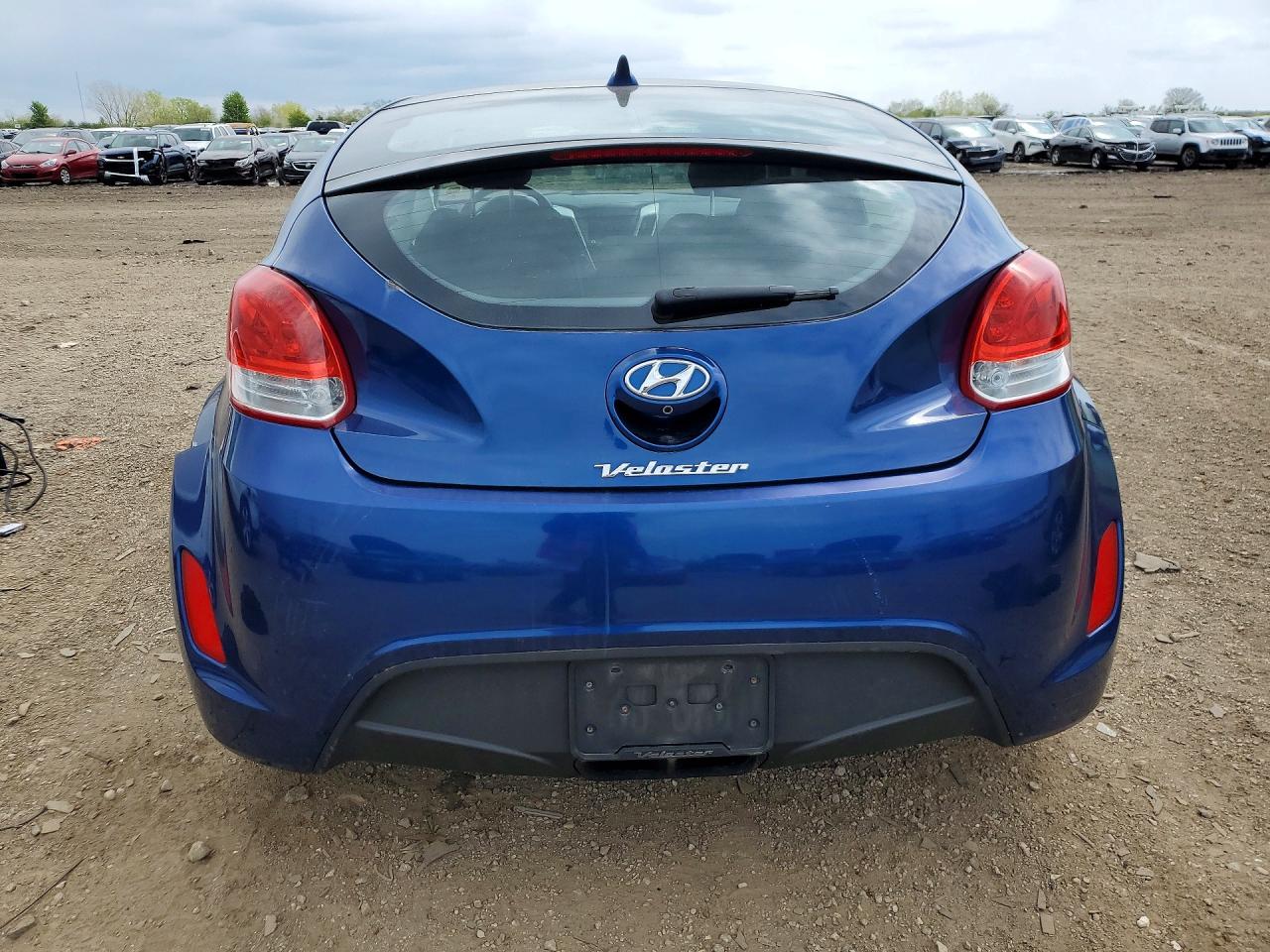 2015 Hyundai Veloster Base Blue vin: KMHTC6AD9FU241531