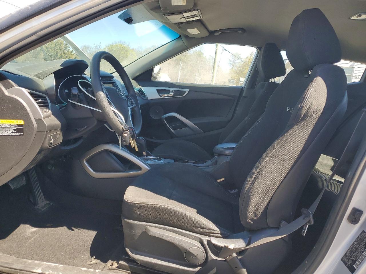 2015 Hyundai Veloster Base Black vin: KMHTC6AD9FU243408