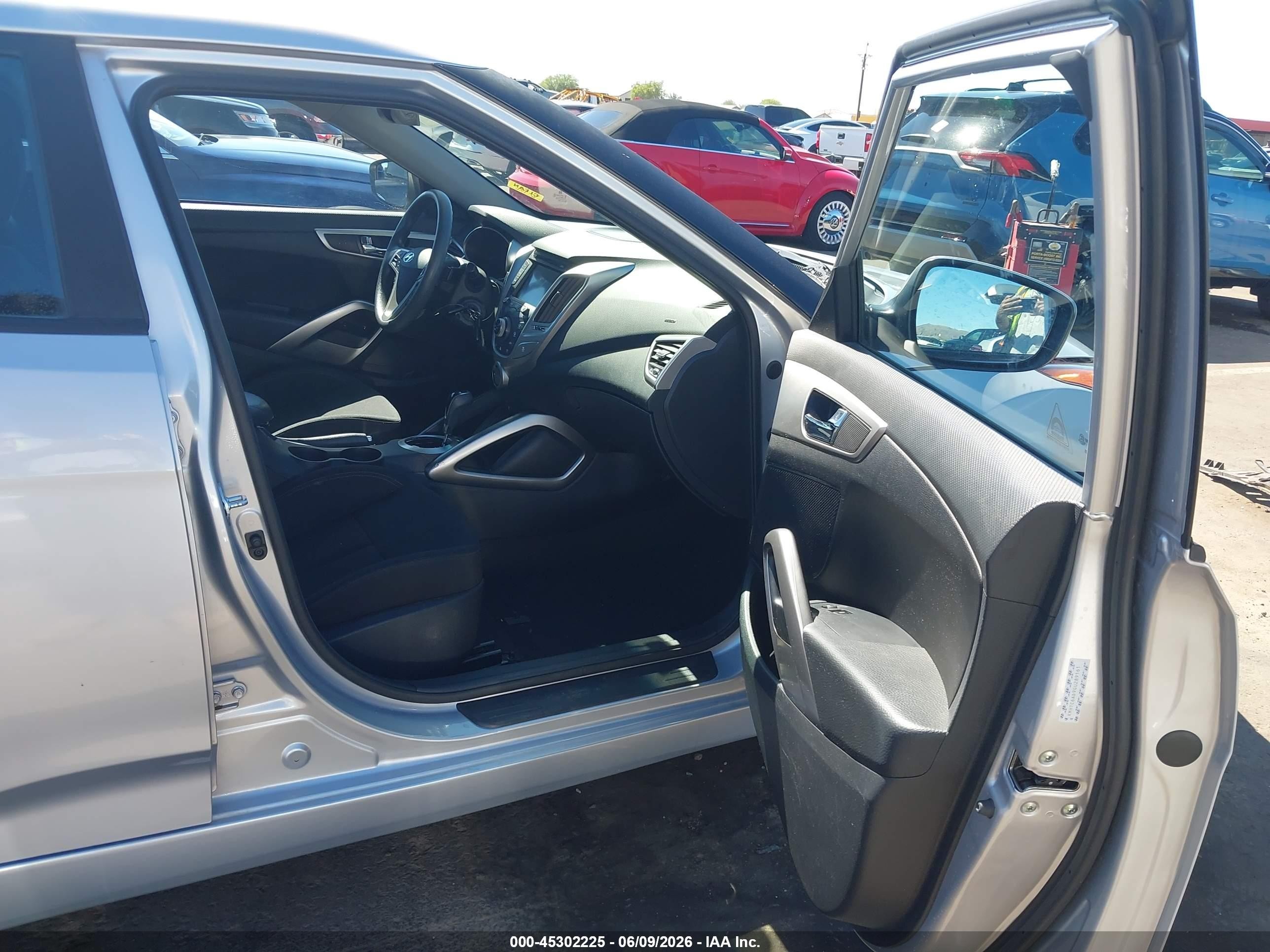 2016 Hyundai Veloster Серый vin: KMHTC6AD9GU289161