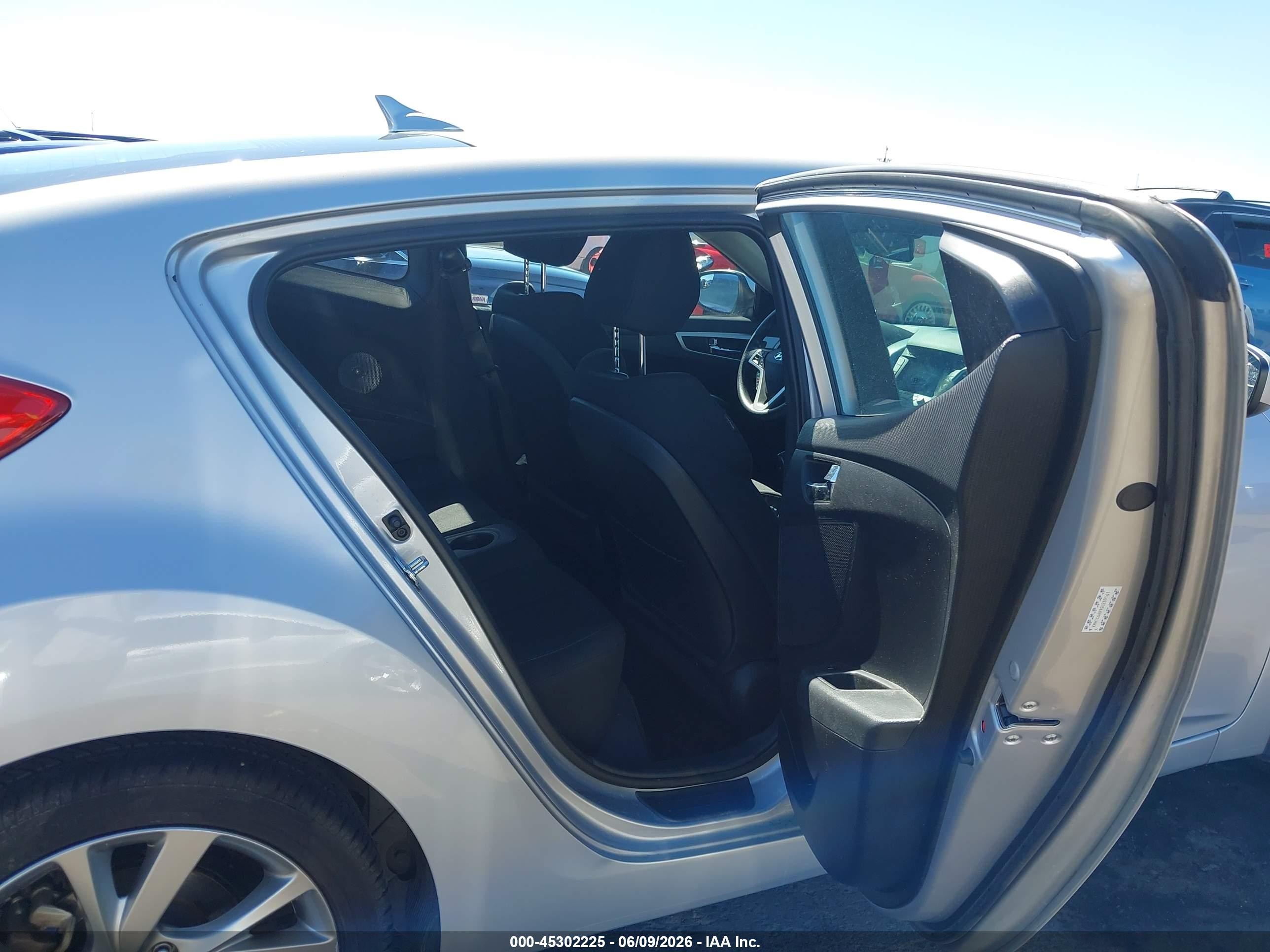 2016 Hyundai Veloster Серый vin: KMHTC6AD9GU289161