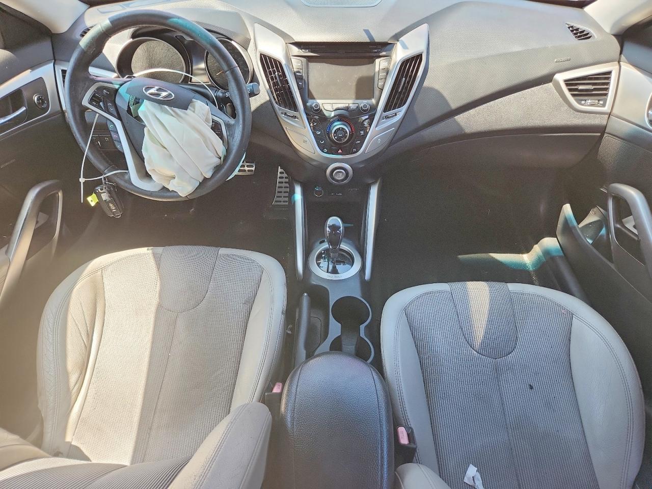 2012 Hyundai Veloster Base Red vin: KMHTC6ADXCU050812
