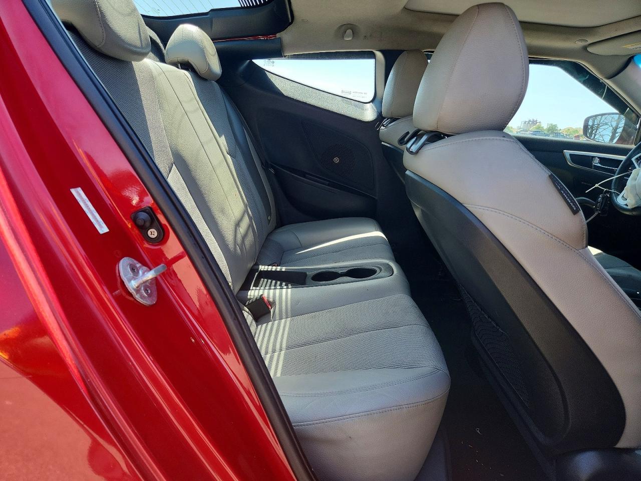 2012 Hyundai Veloster Base Red vin: KMHTC6ADXCU050812