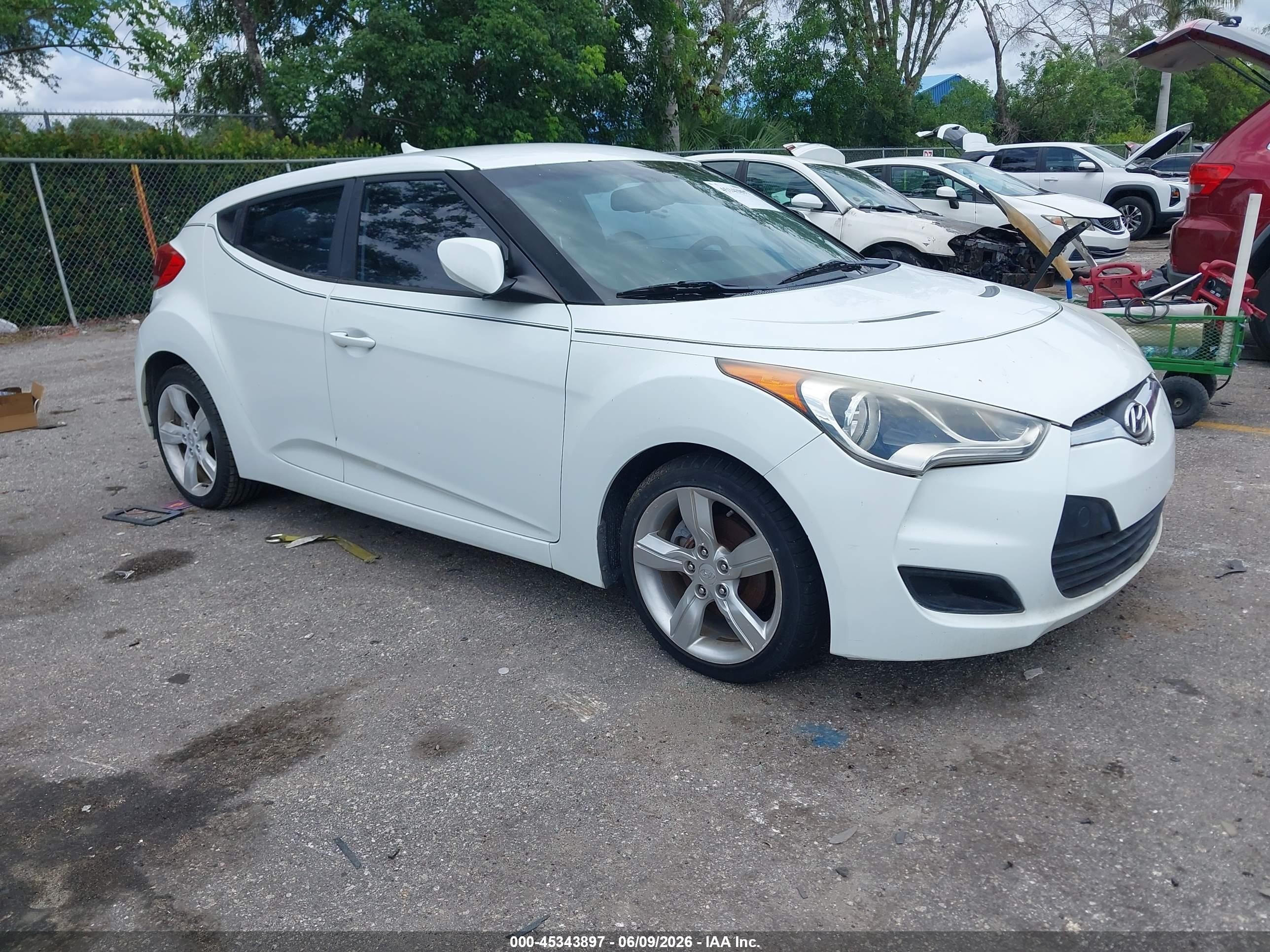 2012 Hyundai Veloster Base W/gray White vin: KMHTC6ADXCU052169