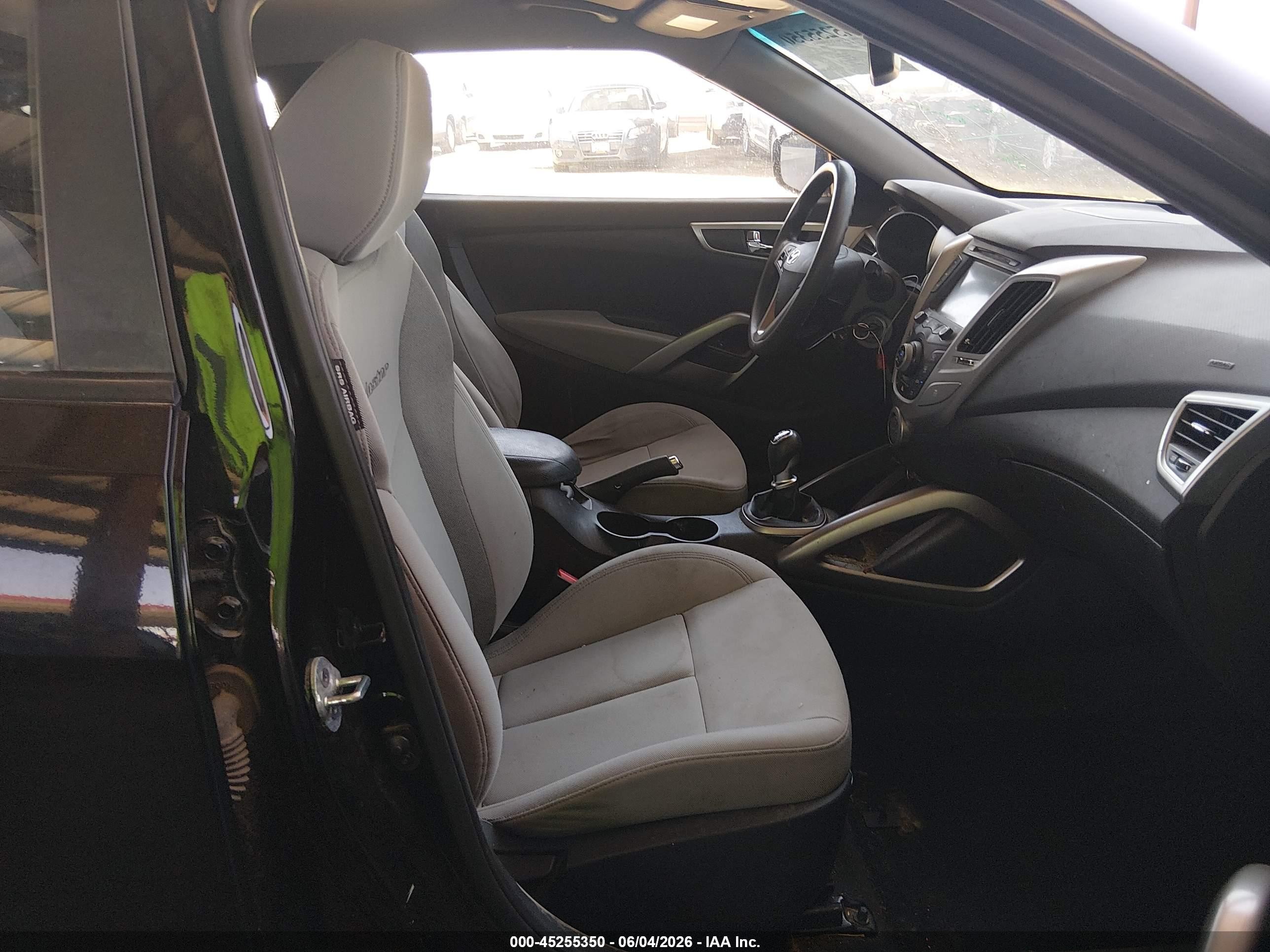 2013 Hyundai Veloster Base W/gray Black vin: KMHTC6ADXDU103977