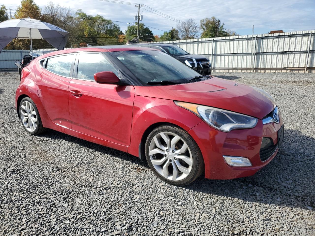 2013 Hyundai Veloster Red vin: KMHTC6ADXDU111156