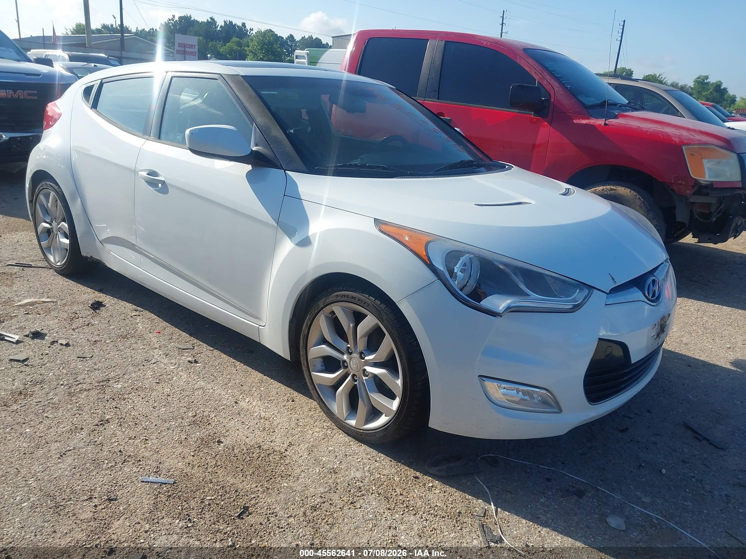 2013 Hyundai Veloster Base W/black White vin: KMHTC6ADXDU118348