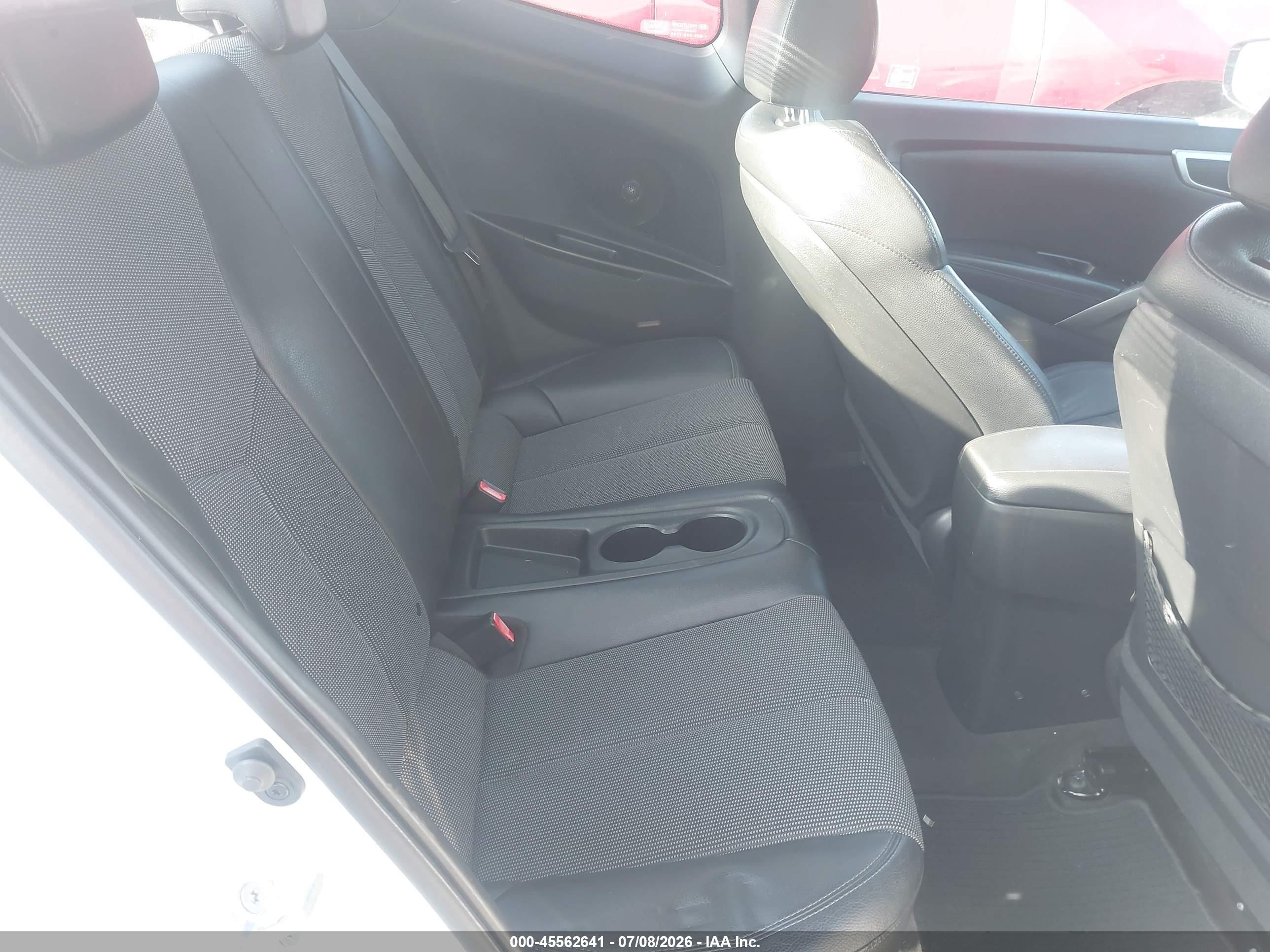 2013 Hyundai Veloster Base W/black White vin: KMHTC6ADXDU118348