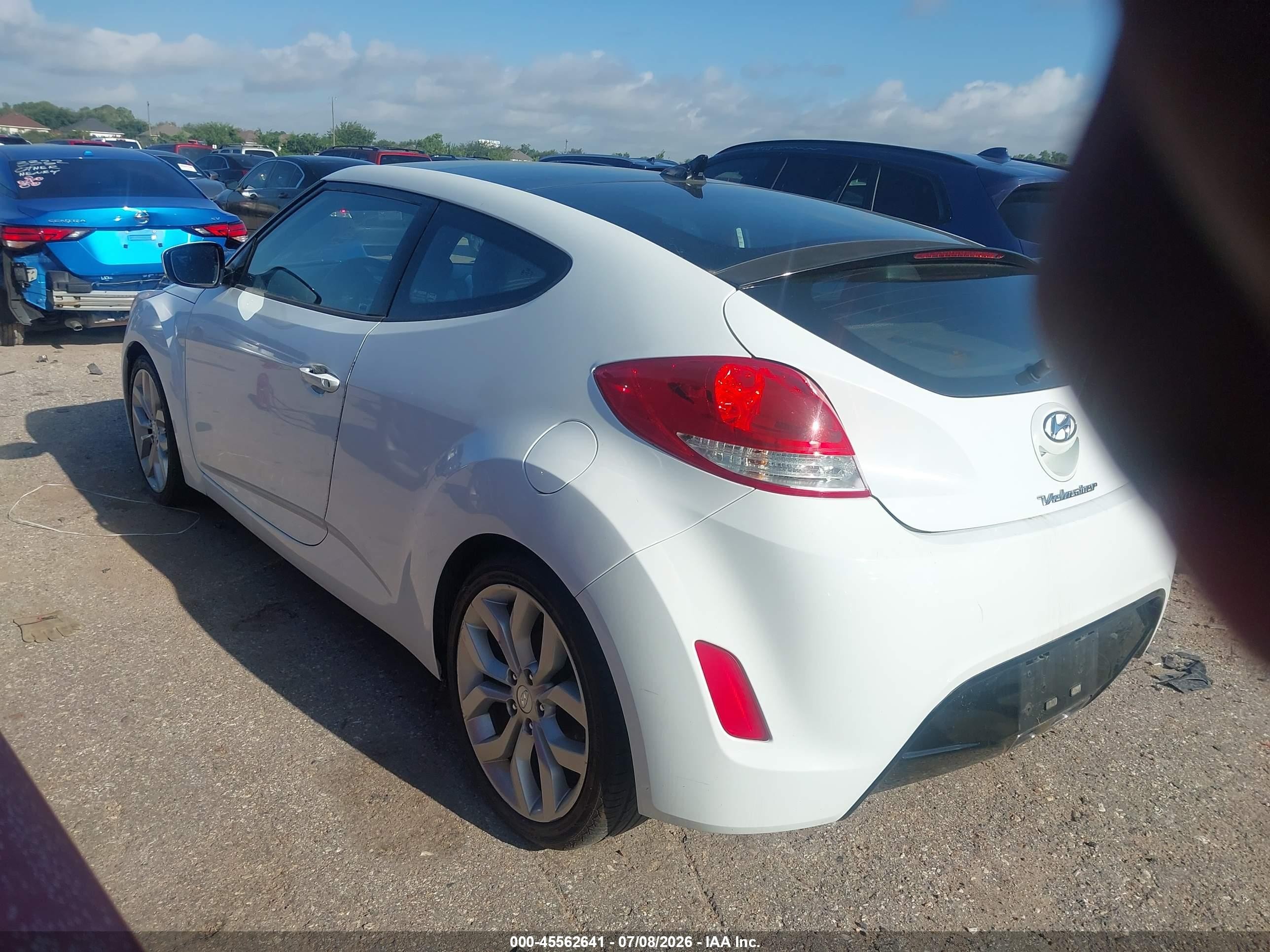 2013 Hyundai Veloster Base W/black White vin: KMHTC6ADXDU118348