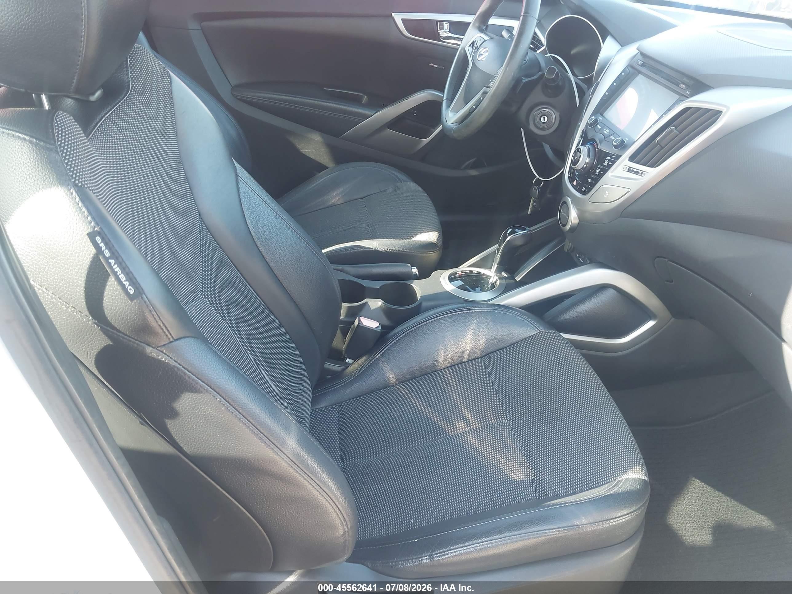 2013 Hyundai Veloster Base W/black White vin: KMHTC6ADXDU118348