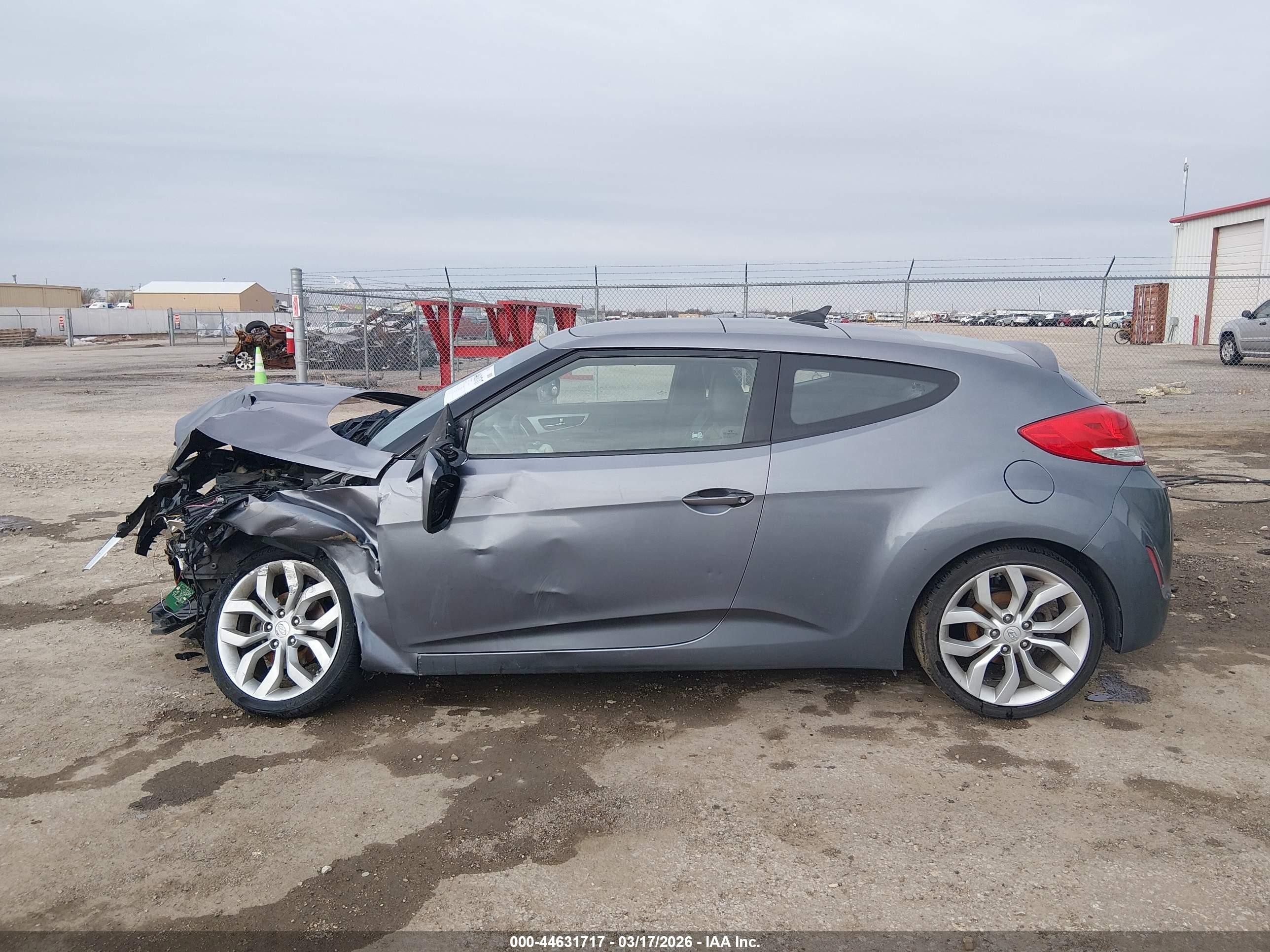 2013 Hyundai Veloster Base W/black Gray vin: KMHTC6ADXDU131911