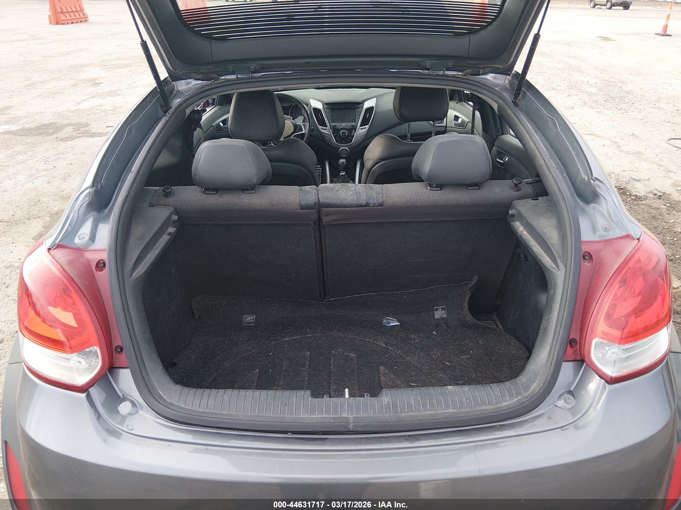 2013 Hyundai Veloster Base W/black Gray vin: KMHTC6ADXDU131911