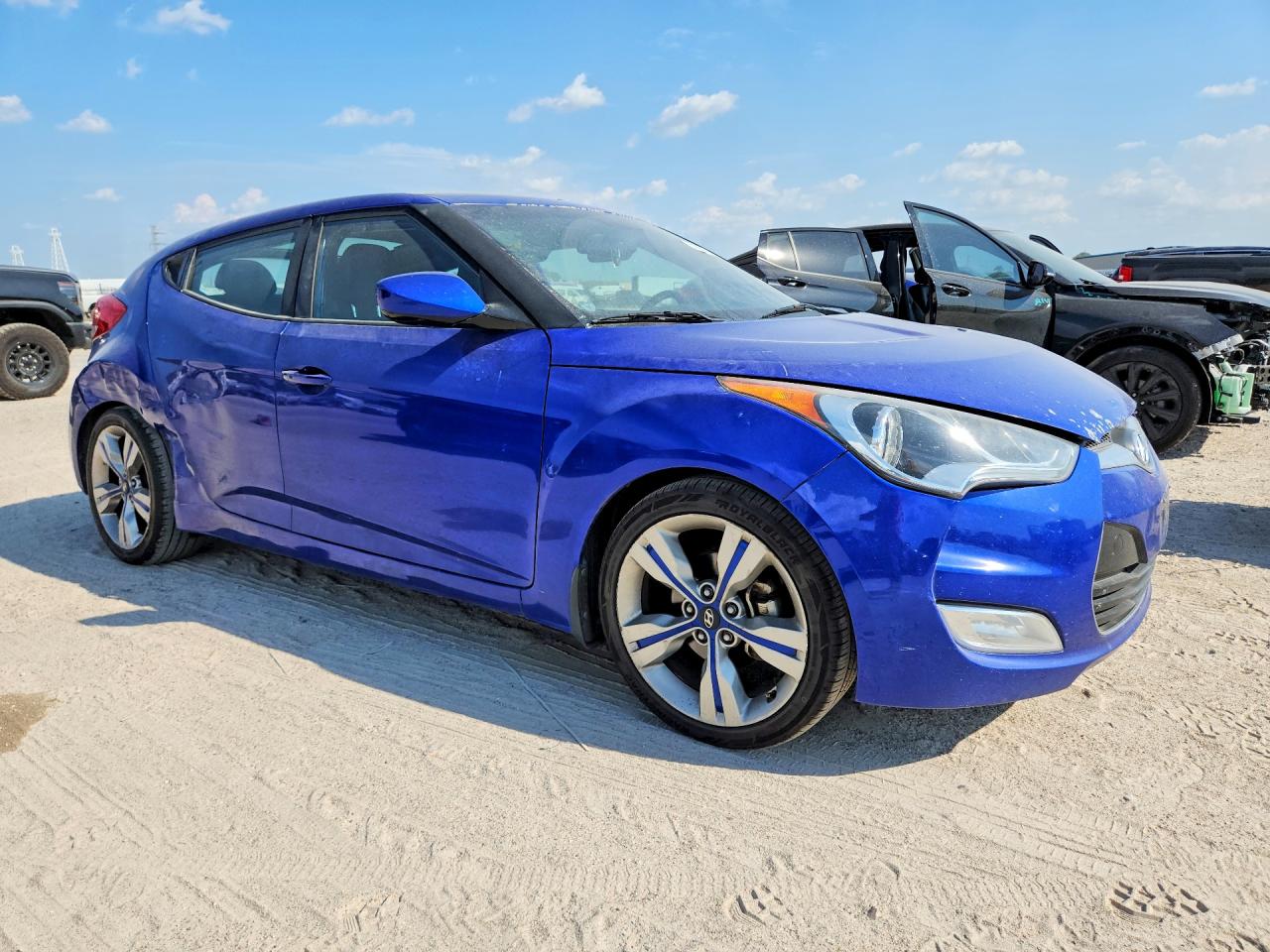 2013 Hyundai Veloster Base Blue vin: KMHTC6ADXDU151544