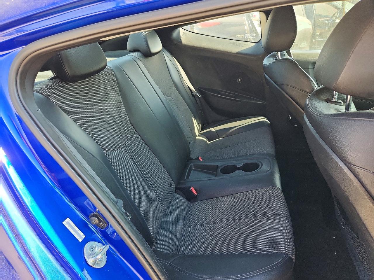 2013 Hyundai Veloster Base Blue vin: KMHTC6ADXDU151544