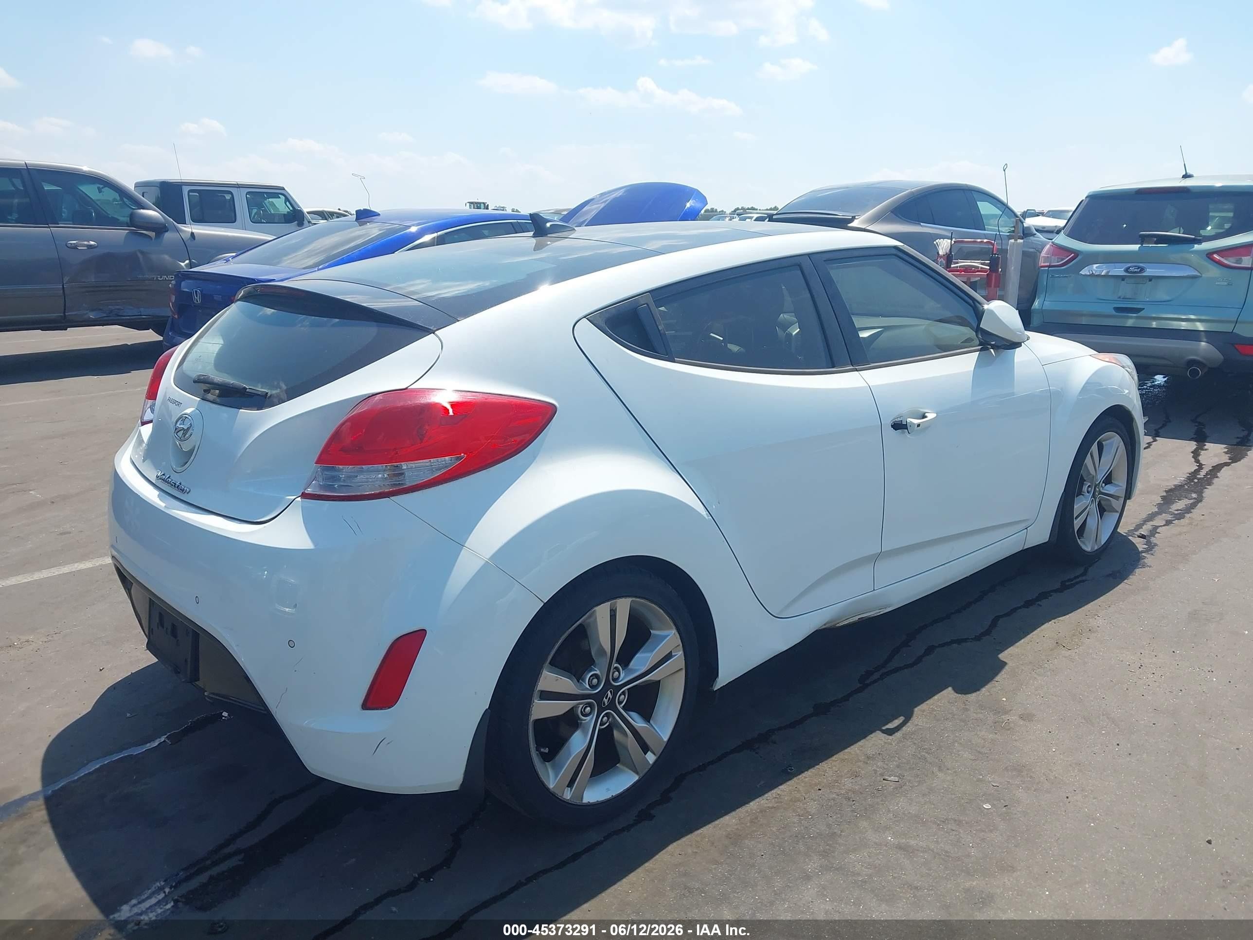2013 Hyundai Veloster   White vin: KMHTC6ADXDU156923