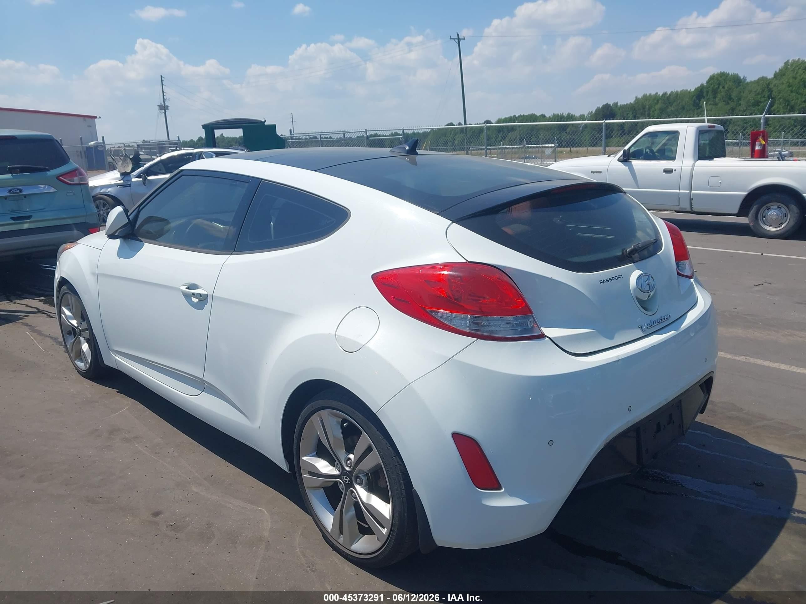 2013 Hyundai Veloster   White vin: KMHTC6ADXDU156923