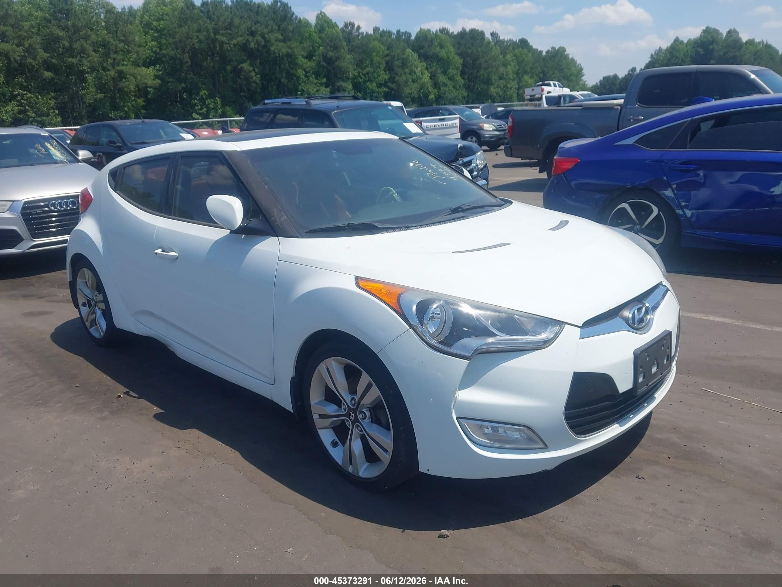 2013 Hyundai Veloster   White vin: KMHTC6ADXDU156923