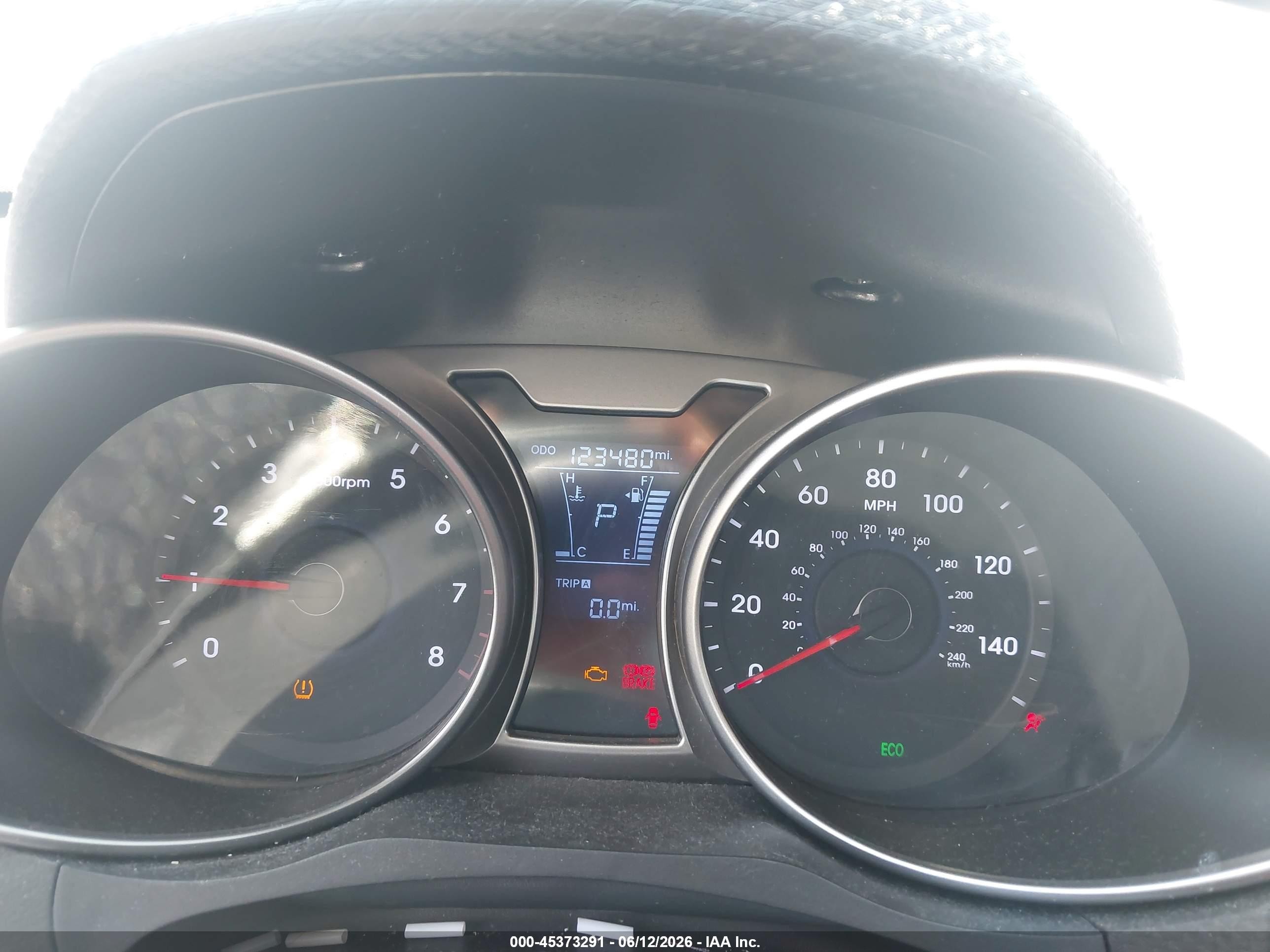 2013 Hyundai Veloster   White vin: KMHTC6ADXDU156923