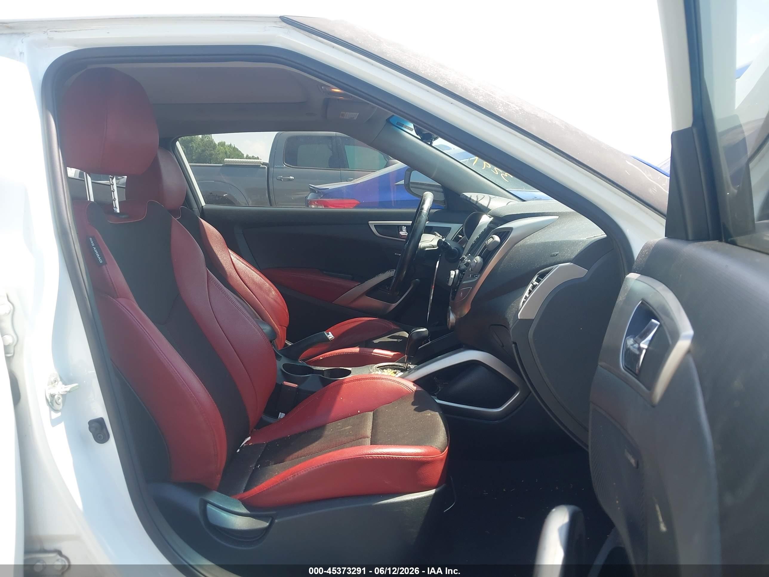 2013 Hyundai Veloster   White vin: KMHTC6ADXDU156923